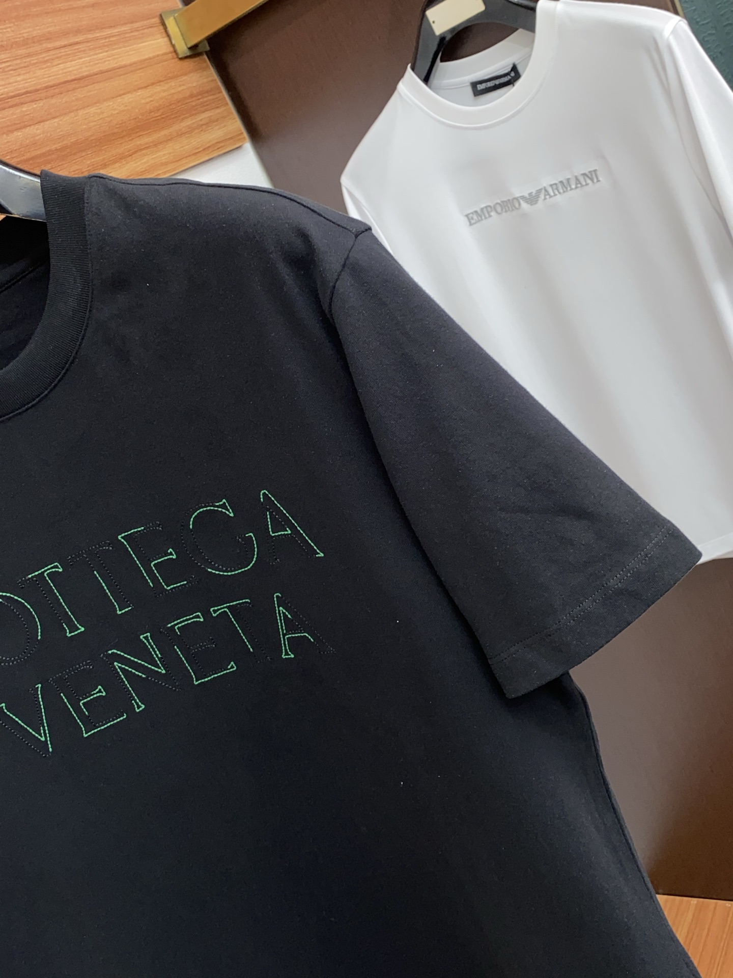 布鲁提 2026新款AW新品，时尚休闲打短袖 专柜同步有售，定制长绒棉面料，工艺极度复杂，视觉相当雅致时