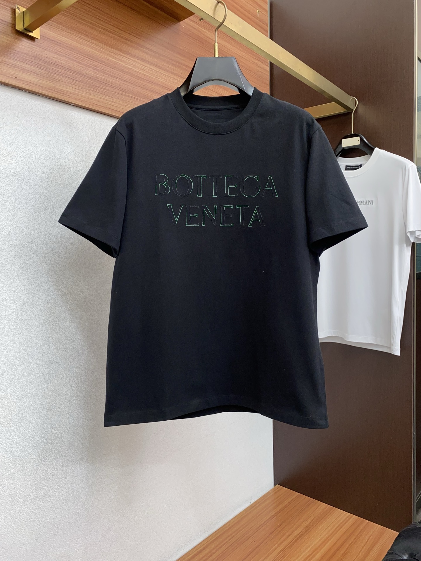 布鲁提 2026新款AW新品，时尚休闲打短袖 专柜同步有售，定制长绒棉面料，工艺极度复杂，视觉相当雅致时