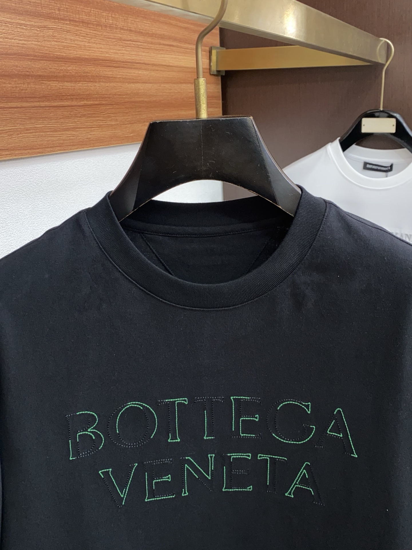 布鲁提 2026新款AW新品，时尚休闲打短袖 专柜同步有售，定制长绒棉面料，工艺极度复杂，视觉相当雅致时