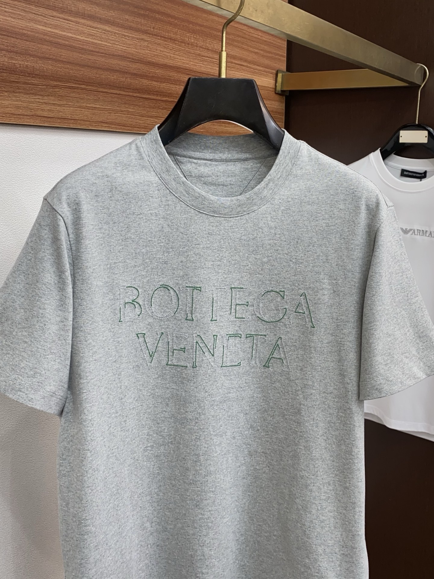 布鲁提 2026新款AW新品，时尚休闲打短袖 专柜同步有售，定制长绒棉面料，工艺极度复杂，视觉相当雅致时