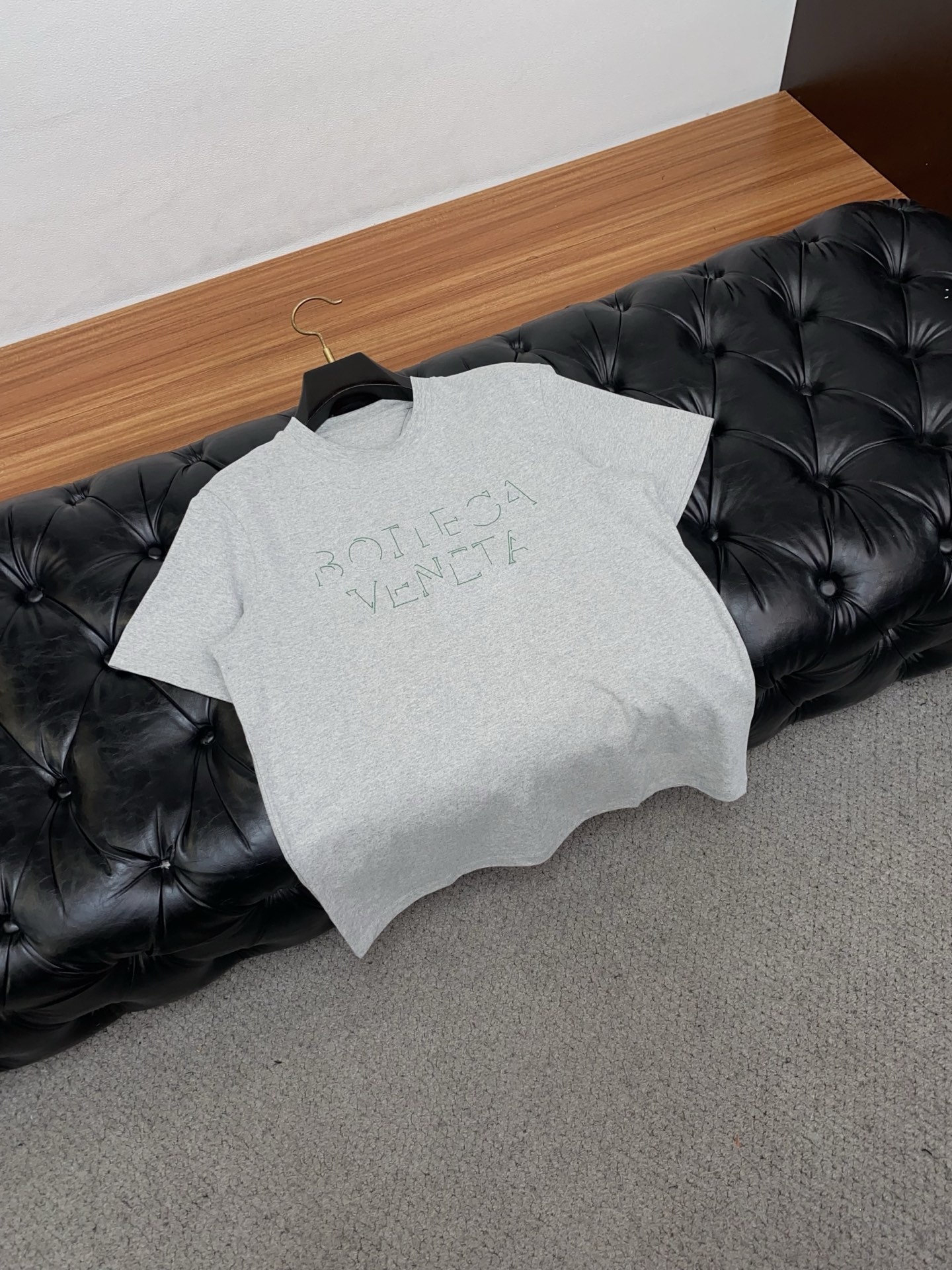 布鲁提 2026新款AW新品，时尚休闲打短袖 专柜同步有售，定制长绒棉面料，工艺极度复杂，视觉相当雅致时