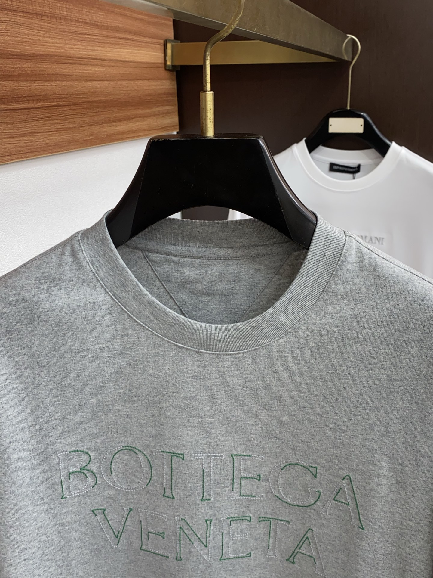 布鲁提 2026新款AW新品，时尚休闲打短袖 专柜同步有售，定制长绒棉面料，工艺极度复杂，视觉相当雅致时