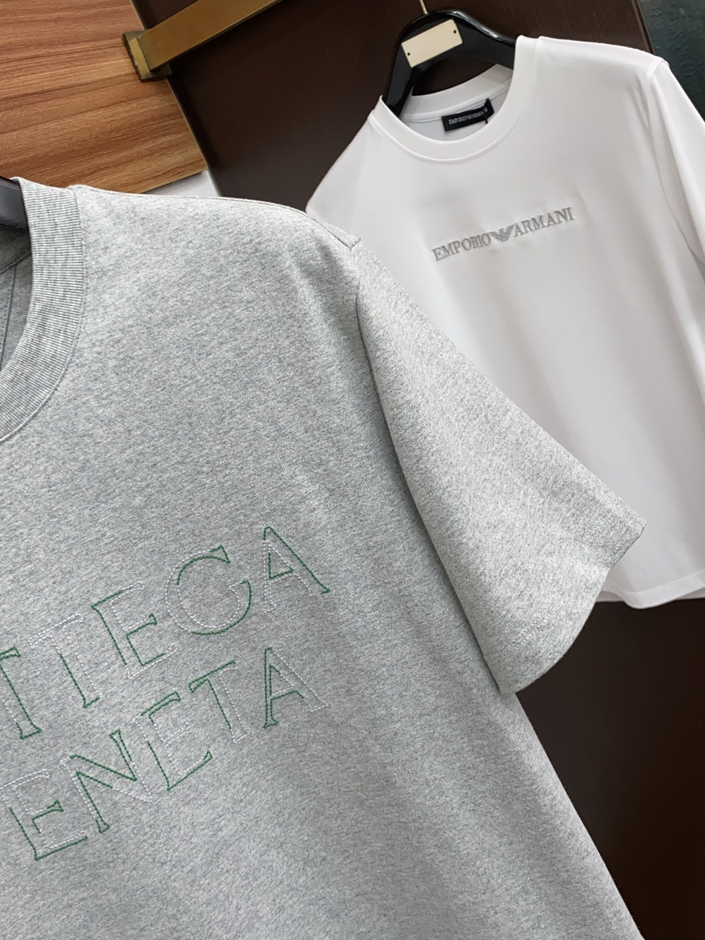 布鲁提 2026新款AW新品，时尚休闲打短袖 专柜同步有售，定制长绒棉面料，工艺极度复杂，视觉相当雅致时