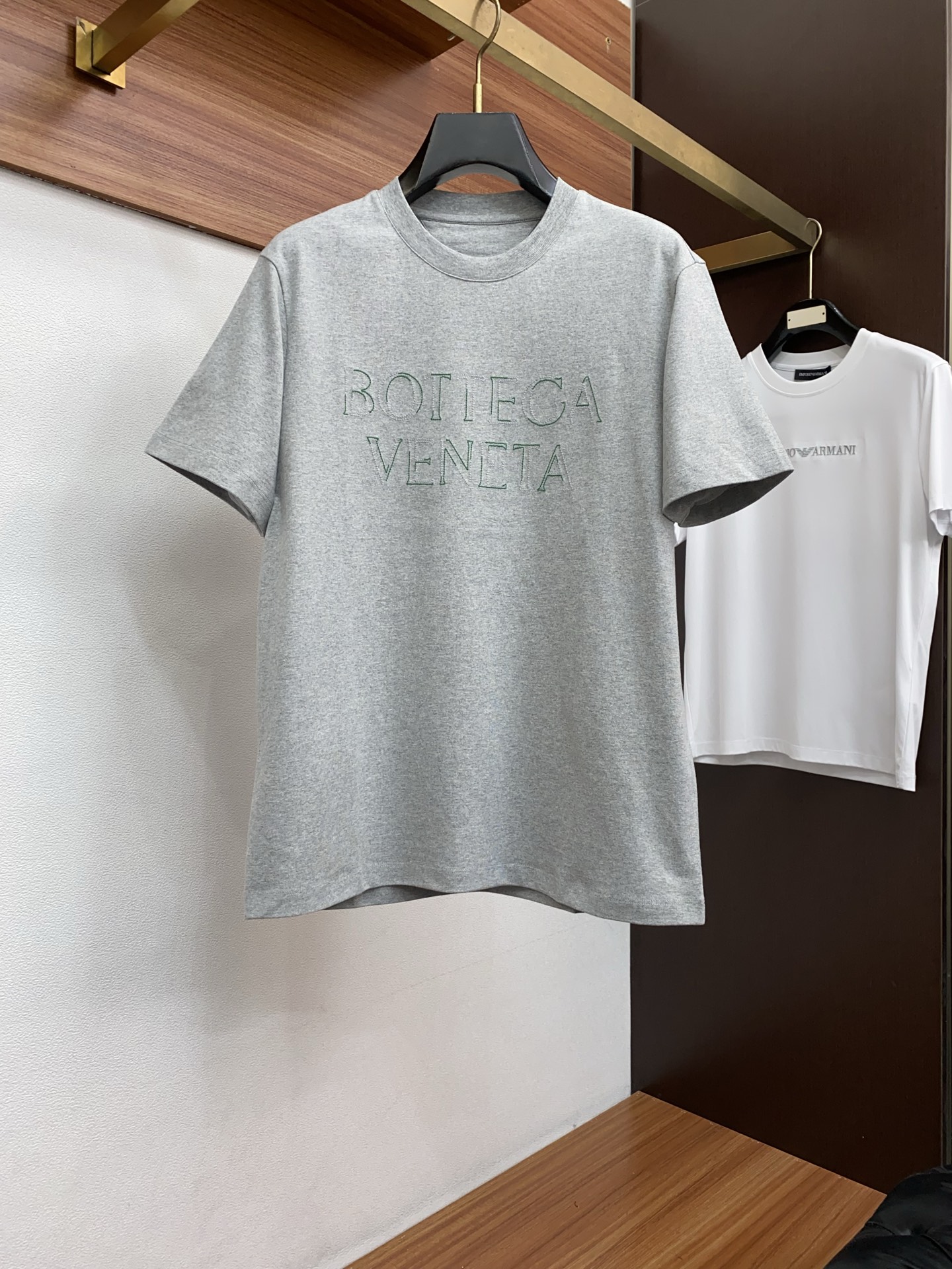 布鲁提 2026新款AW新品，时尚休闲打短袖 专柜同步有售，定制长绒棉面料，工艺极度复杂，视觉相当雅致时