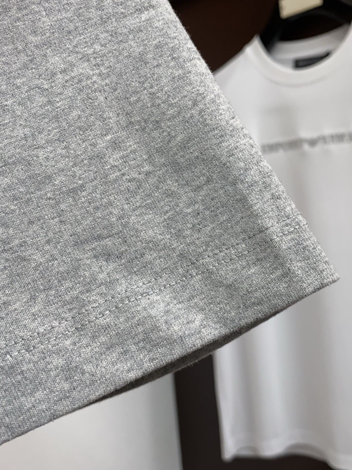 布鲁提 2026新款AW新品，时尚休闲打短袖 专柜同步有售，定制长绒棉面料，工艺极度复杂，视觉相当雅致时