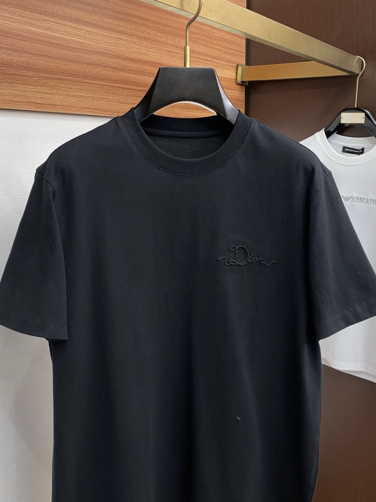 迪奥 2026新款AW新品，时尚休闲打短袖 专柜同步有售，定制长绒棉面料，工艺极度复杂，视觉相当雅致时髦