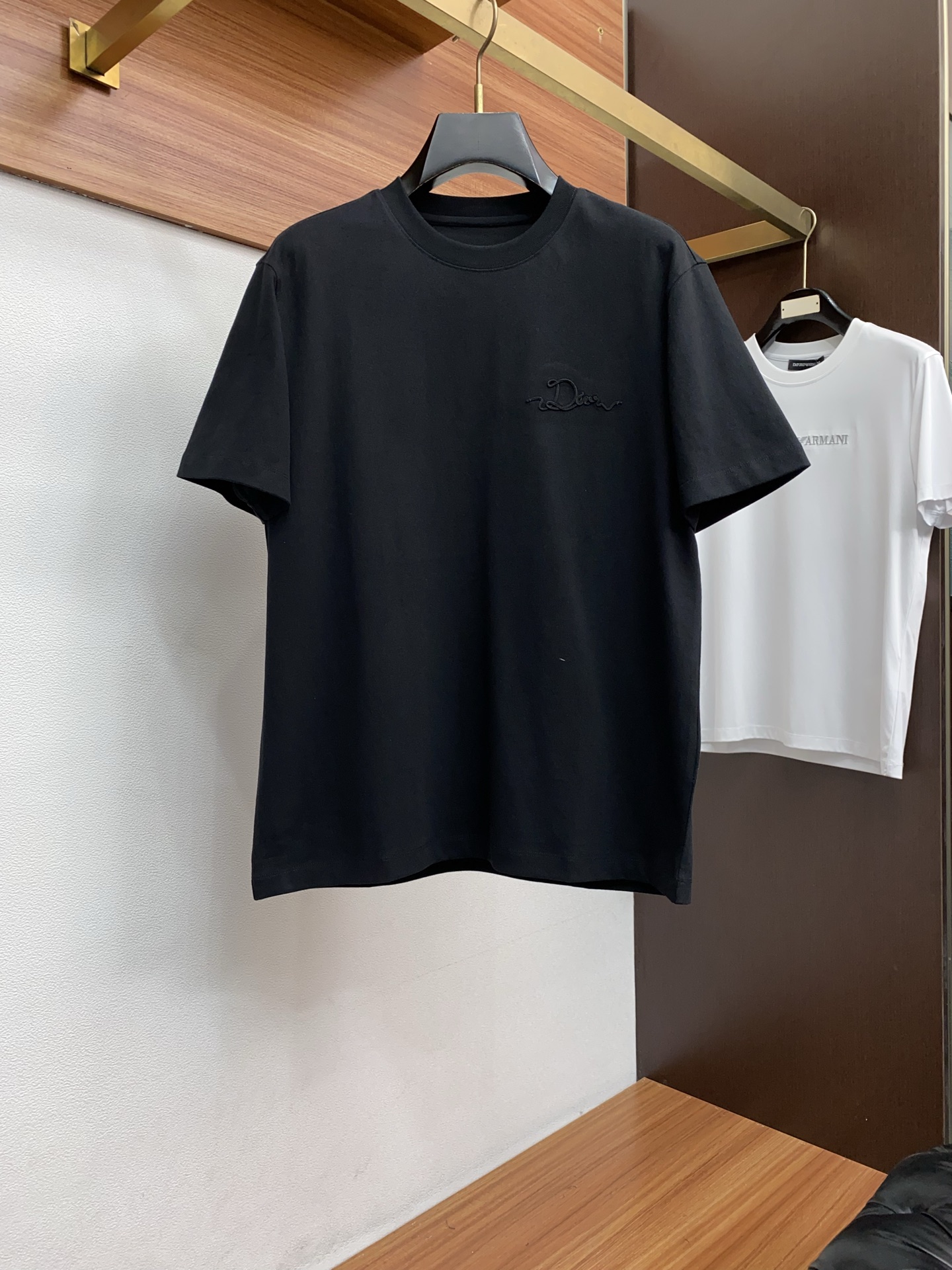 迪奥 2026新款AW新品，时尚休闲打短袖 专柜同步有售，定制长绒棉面料，工艺极度复杂，视觉相当雅致时髦