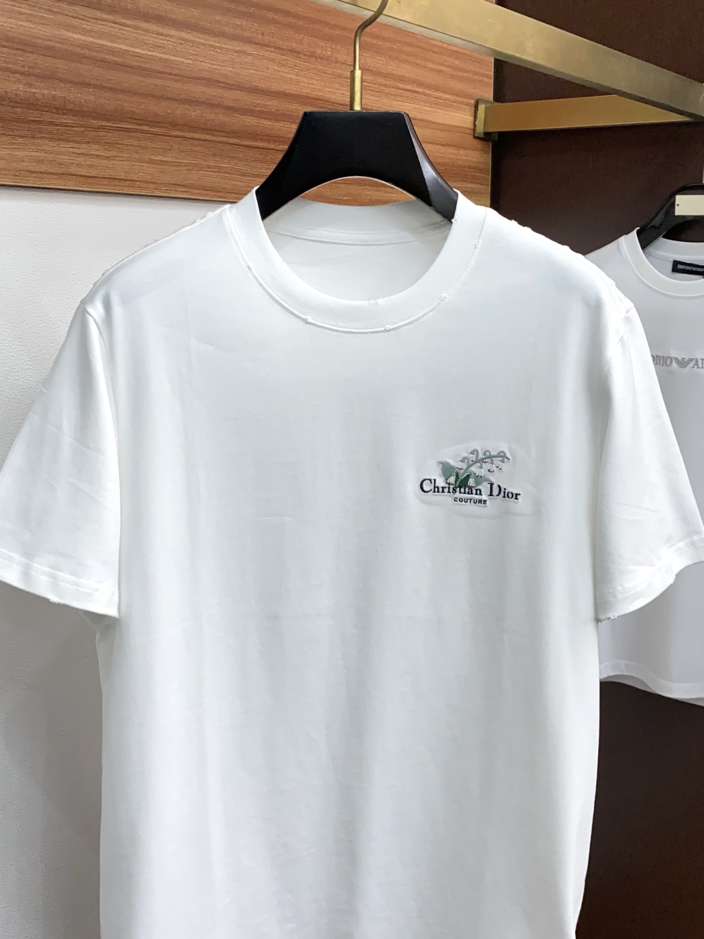 🌾 迪奥 2026新款AW新品，时尚休闲打短袖 专柜同步有售，定制长绒棉面料，工艺极度复杂，视觉相当雅致