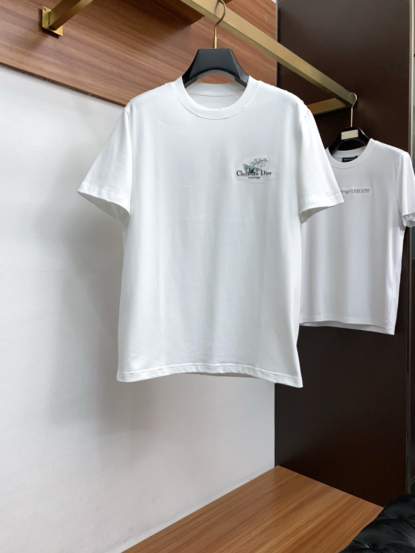 🌾 迪奥 2026新款AW新品，时尚休闲打短袖 专柜同步有售，定制长绒棉面料，工艺极度复杂，视觉相当雅致