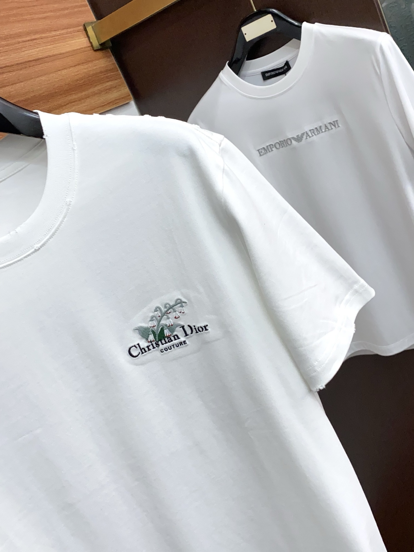 🌾 迪奥 2026新款AW新品，时尚休闲打短袖 专柜同步有售，定制长绒棉面料，工艺极度复杂，视觉相当雅致