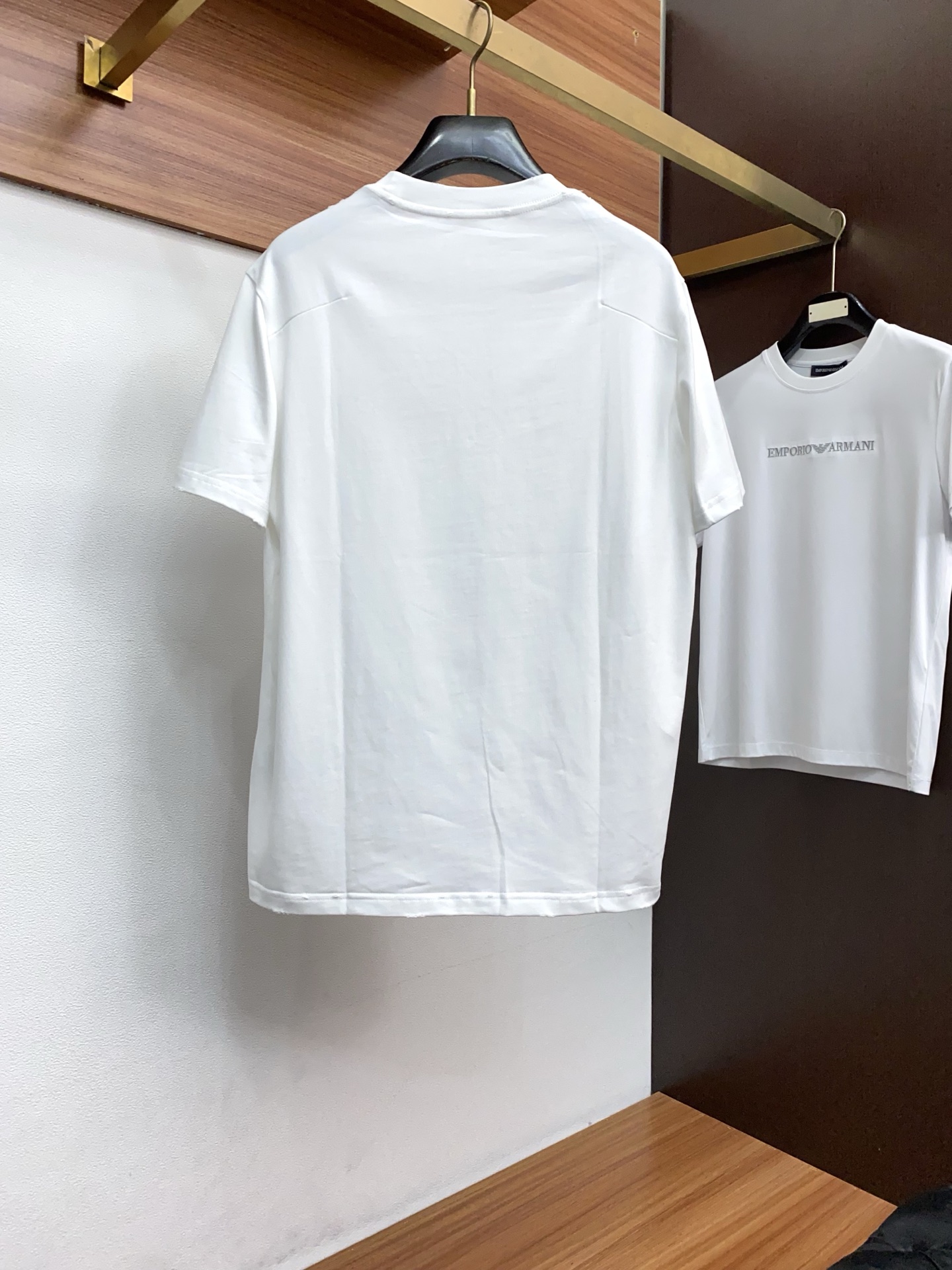 🌾 迪奥 2026新款AW新品，时尚休闲打短袖 专柜同步有售，定制长绒棉面料，工艺极度复杂，视觉相当雅致