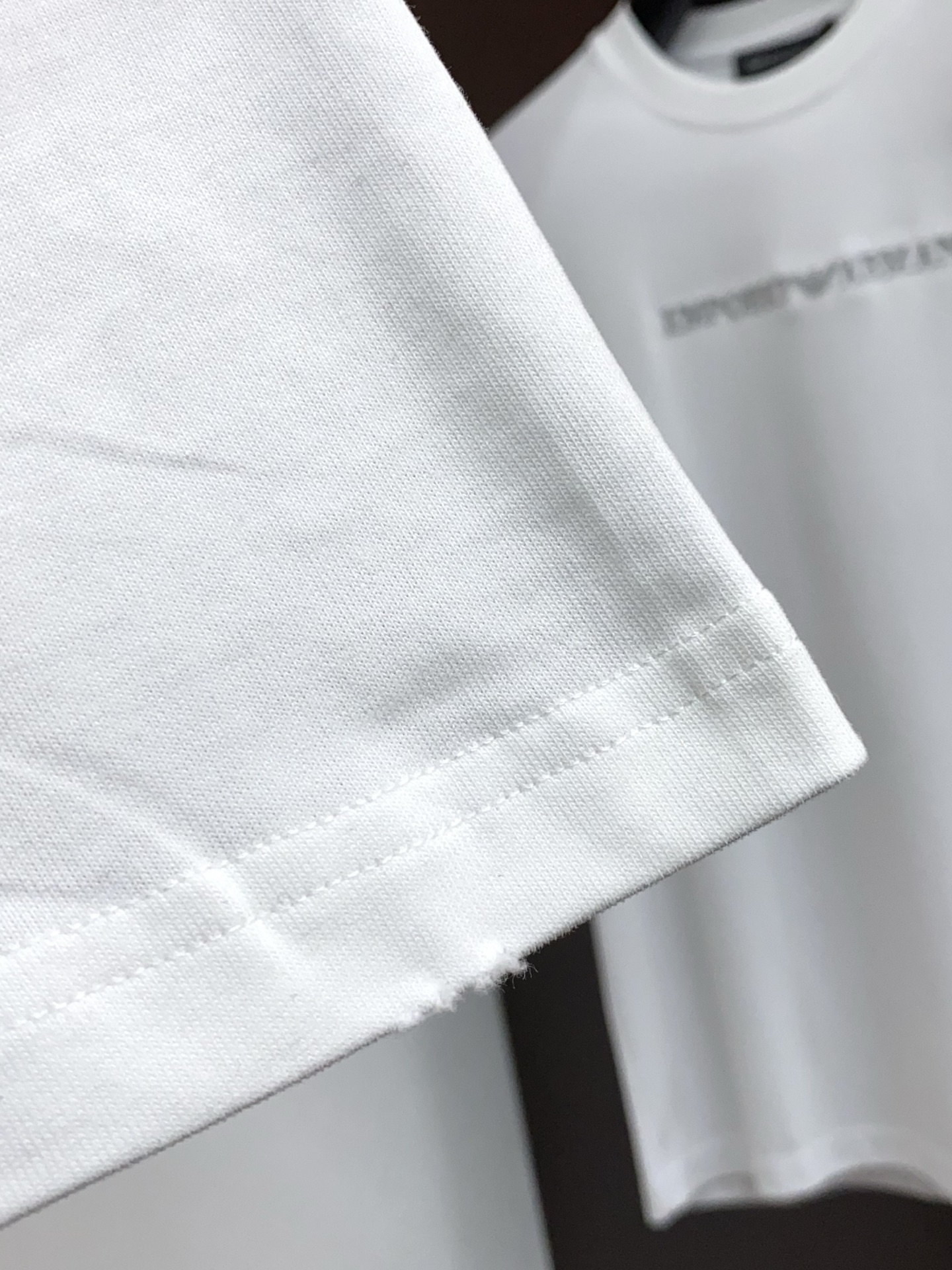 🌾 迪奥 2026新款AW新品，时尚休闲打短袖 专柜同步有售，定制长绒棉面料，工艺极度复杂，视觉相当雅致