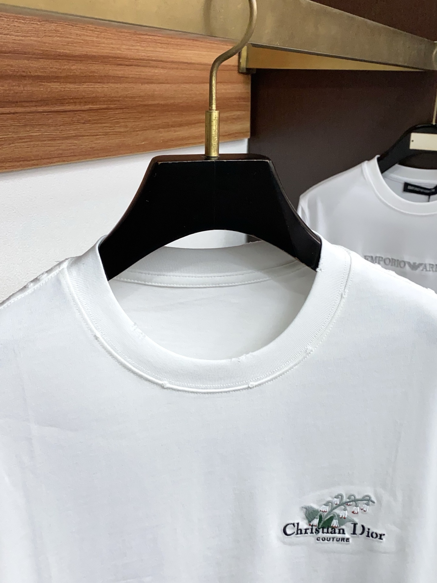 🌾 迪奥 2026新款AW新品，时尚休闲打短袖 专柜同步有售，定制长绒棉面料，工艺极度复杂，视觉相当雅致