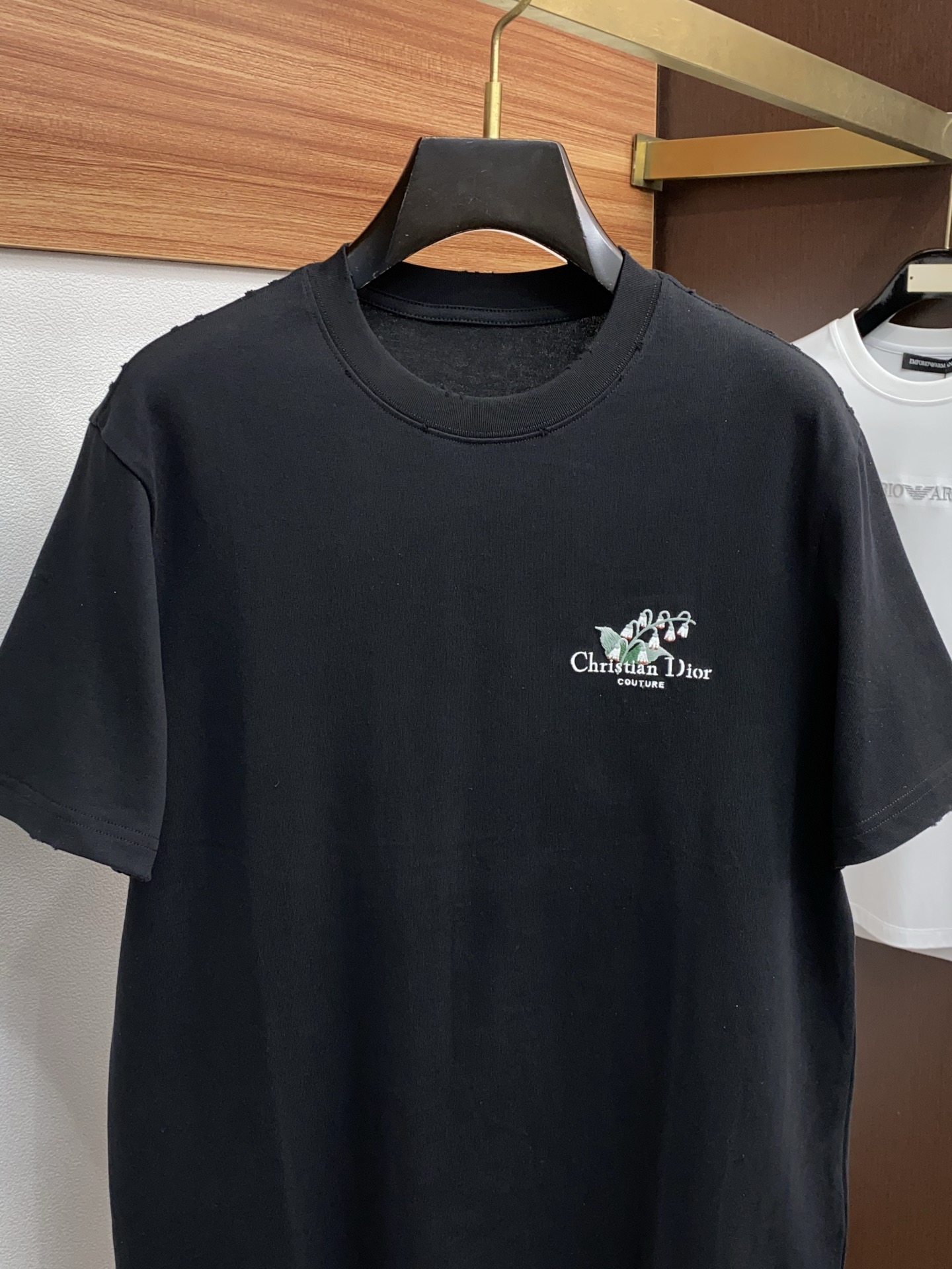 🌾 迪奥 2026新款AW新品，时尚休闲打短袖 专柜同步有售，定制长绒棉面料，工艺极度复杂，视觉相当雅致