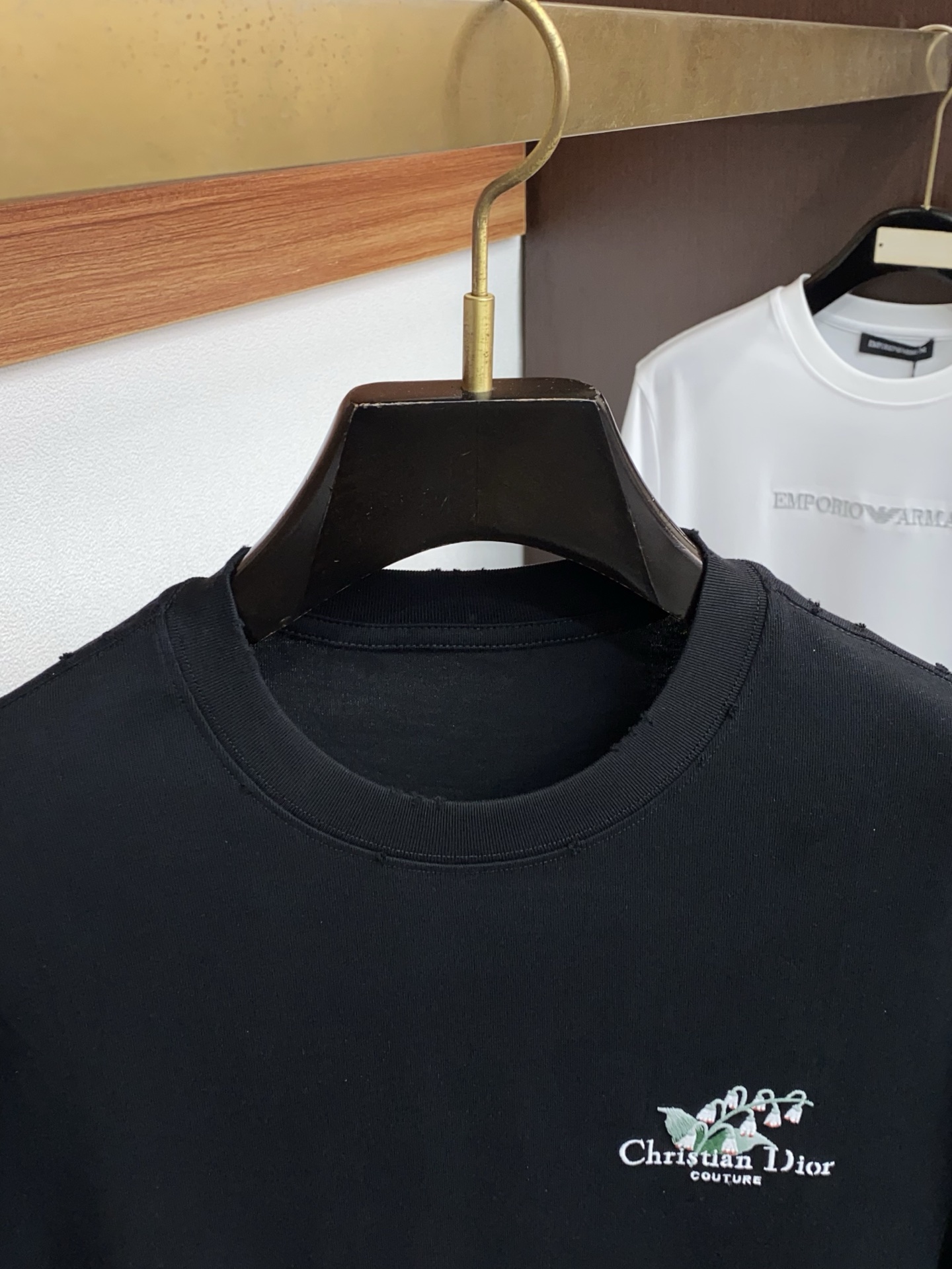 🌾 迪奥 2026新款AW新品，时尚休闲打短袖 专柜同步有售，定制长绒棉面料，工艺极度复杂，视觉相当雅致