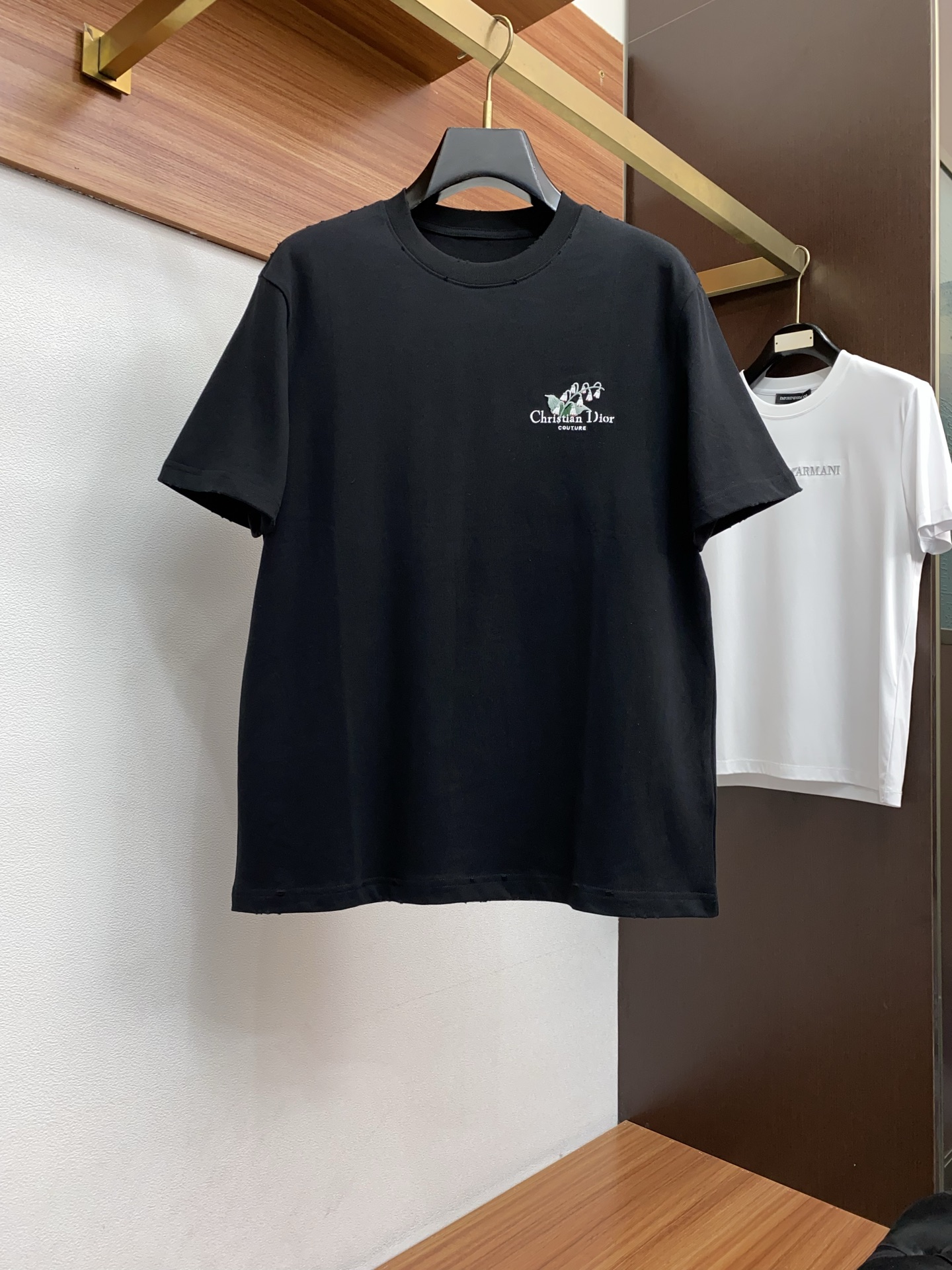 🌾 迪奥 2026新款AW新品，时尚休闲打短袖 专柜同步有售，定制长绒棉面料，工艺极度复杂，视觉相当雅致