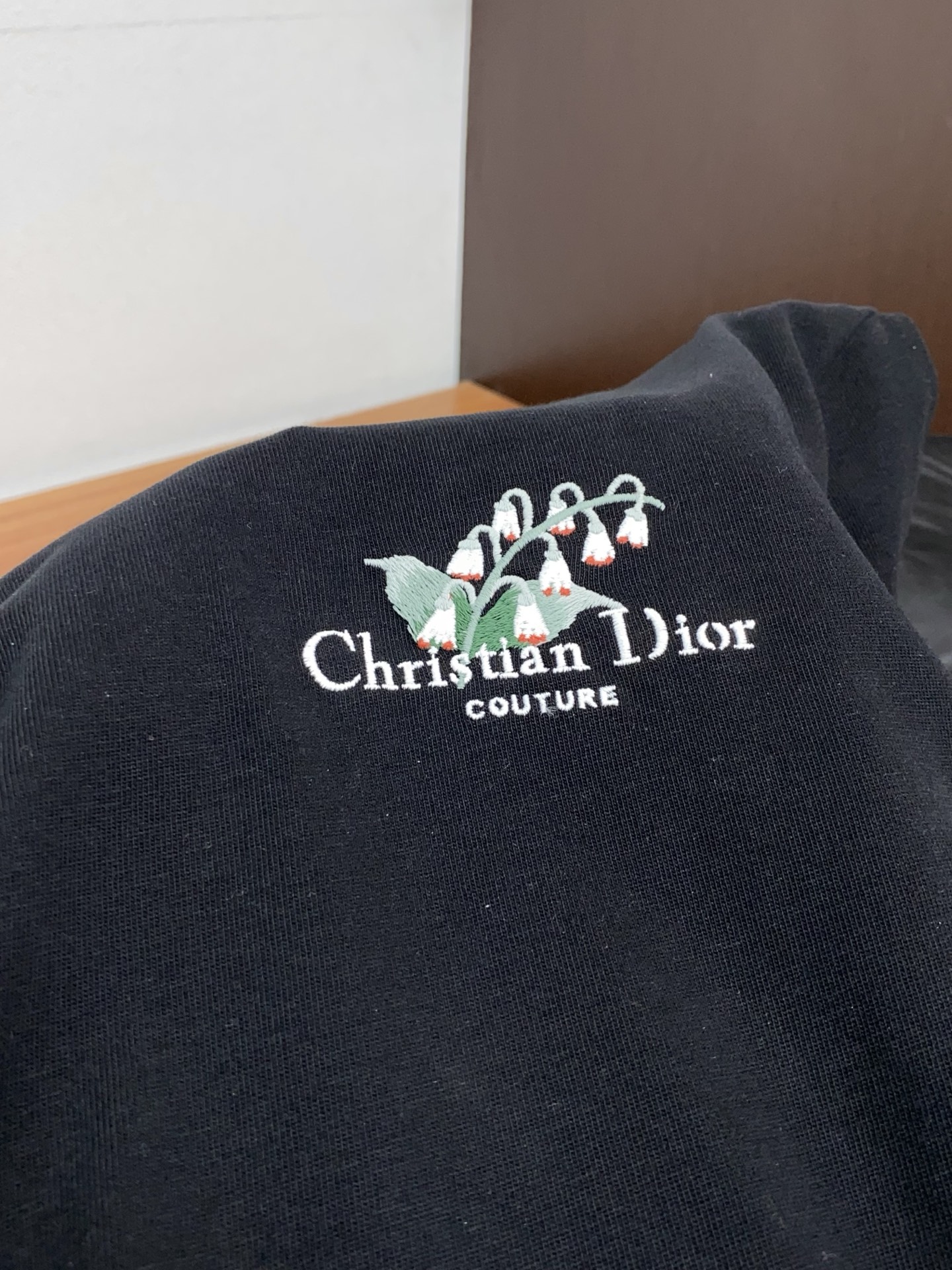 🌾 迪奥 2026新款AW新品，时尚休闲打短袖 专柜同步有售，定制长绒棉面料，工艺极度复杂，视觉相当雅致