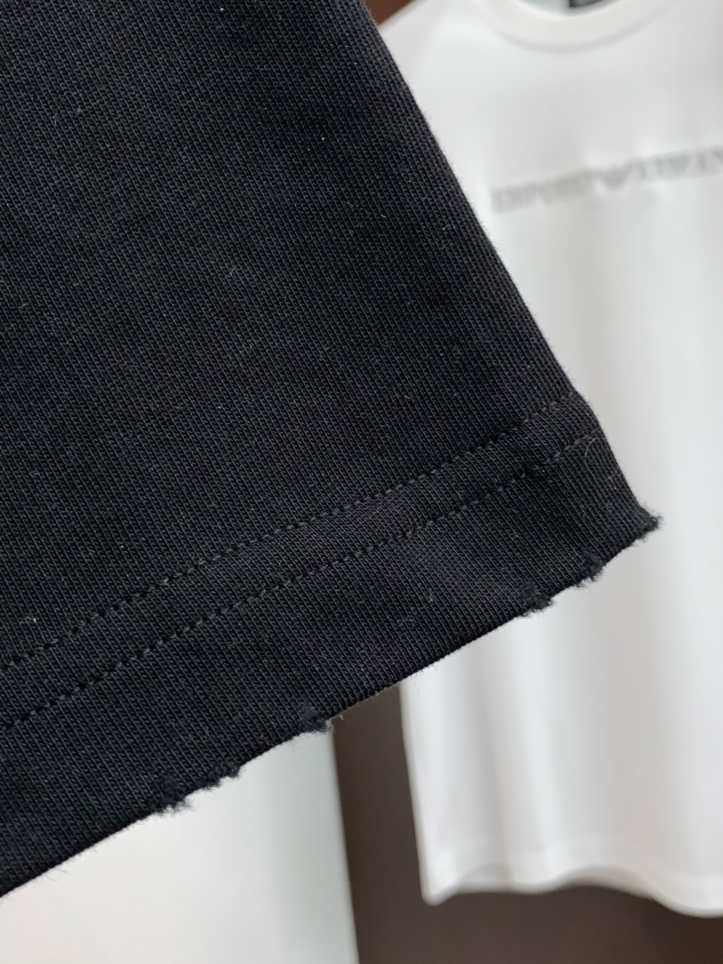 🌾 迪奥 2026新款AW新品，时尚休闲打短袖 专柜同步有售，定制长绒棉面料，工艺极度复杂，视觉相当雅致