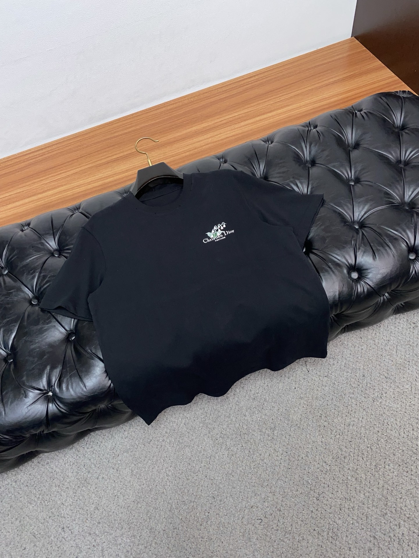 🌾 迪奥 2026新款AW新品，时尚休闲打短袖 专柜同步有售，定制长绒棉面料，工艺极度复杂，视觉相当雅致