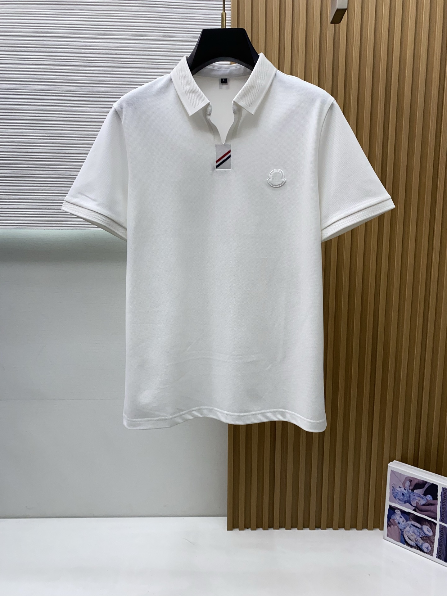 蒙口 2026s经典时尚翻领 Polo衫短袖 ，贸易公司渠道订单，简约大气，时尚百搭，品相更是无法挑剔！