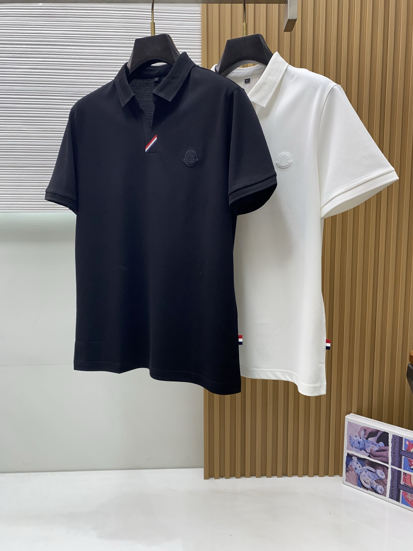 蒙口 2026s经典时尚翻领 Polo衫短袖 ，贸易公司渠道订单，简约大气，时尚百搭，品相更是无法挑剔！