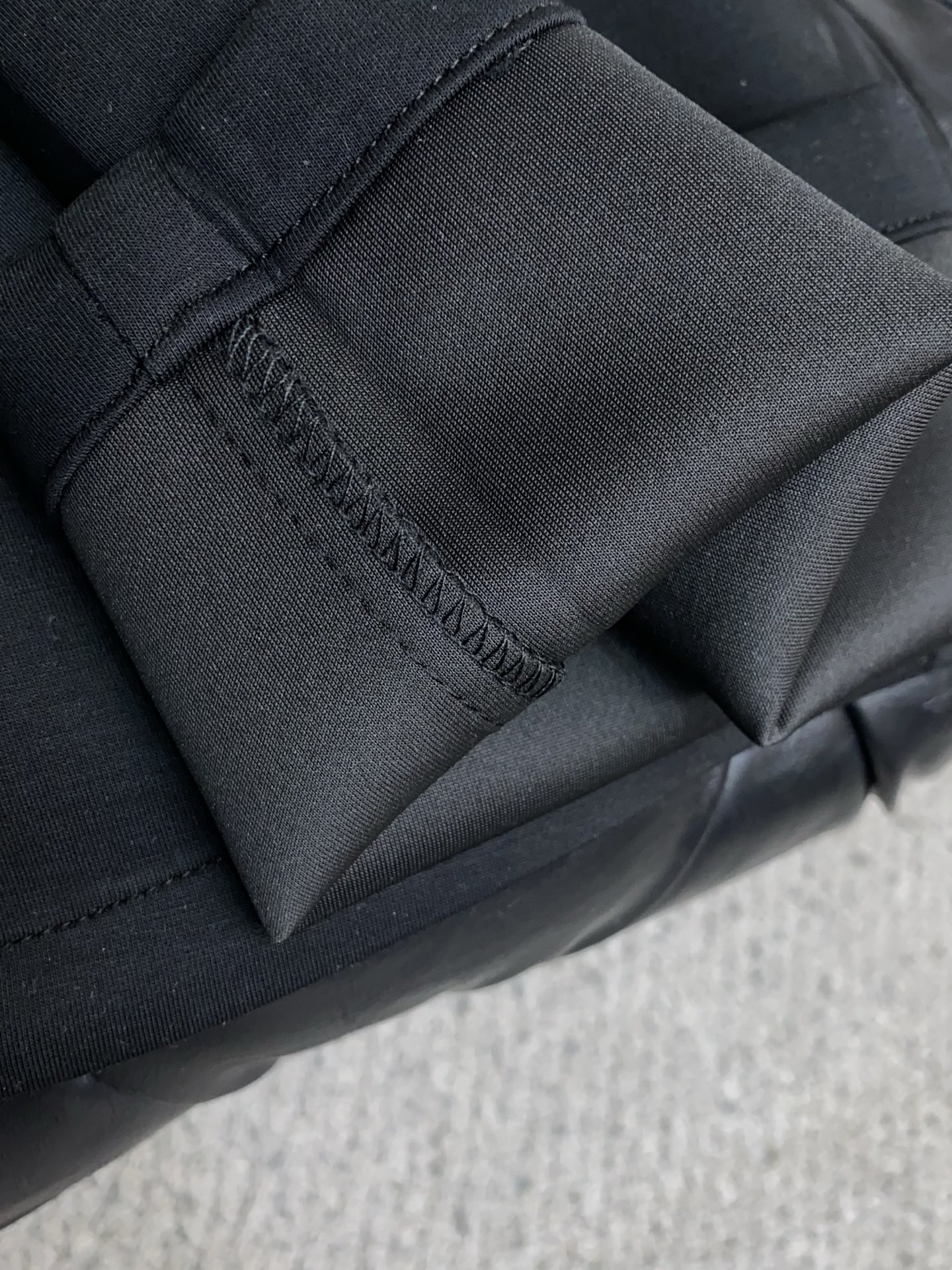 。🩵巴宝莉 专柜新品同步上市。原单订制高品质时尚休闲裤。超级百搭款。独家定制面料，手感细腻柔软，贴身舒适