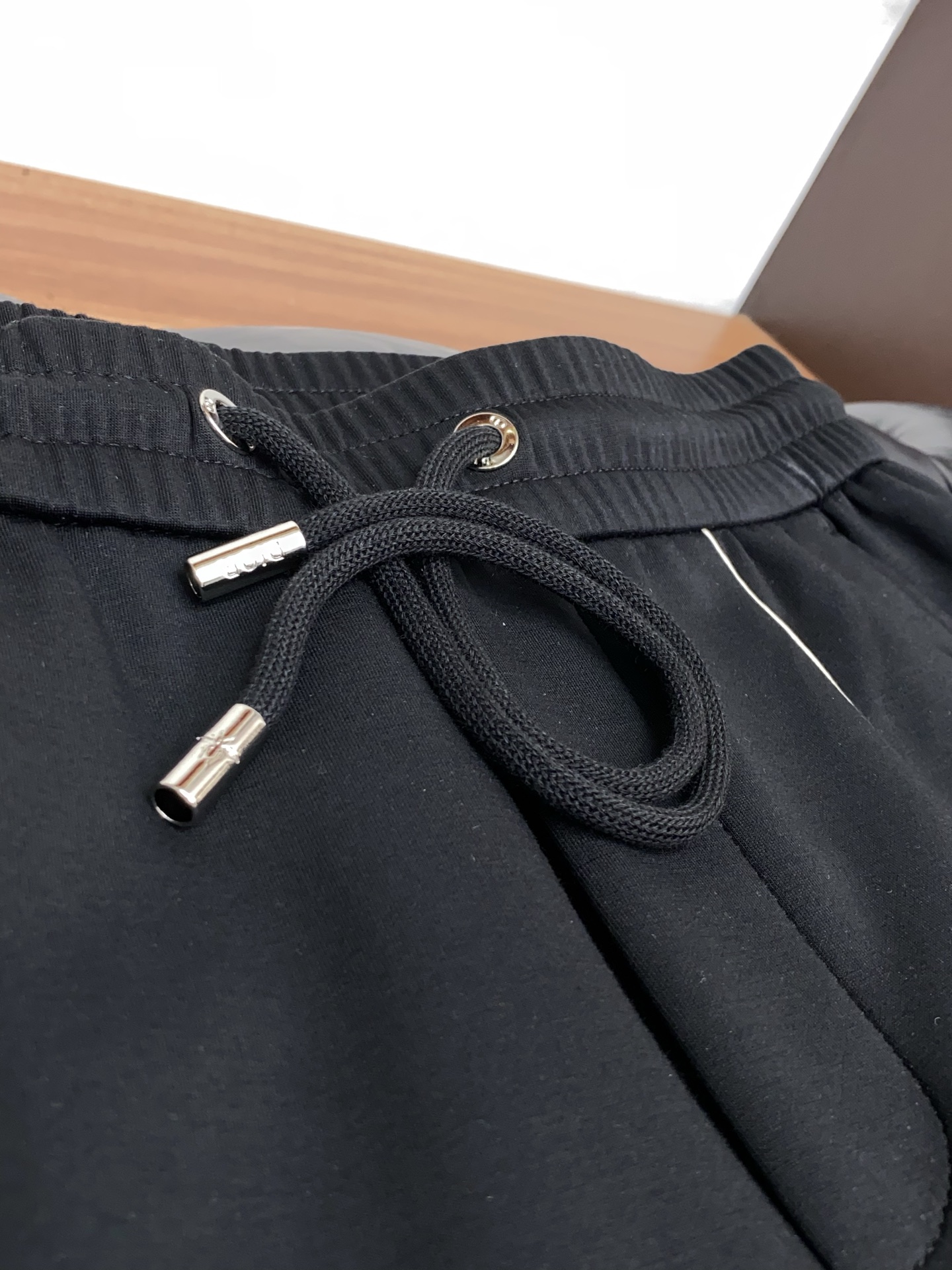 。🩵迪奥 专柜新品同步上市。原单订制高品质时尚休闲裤。超级百搭款。独家定制面料，手感细腻柔软，贴身舒适，