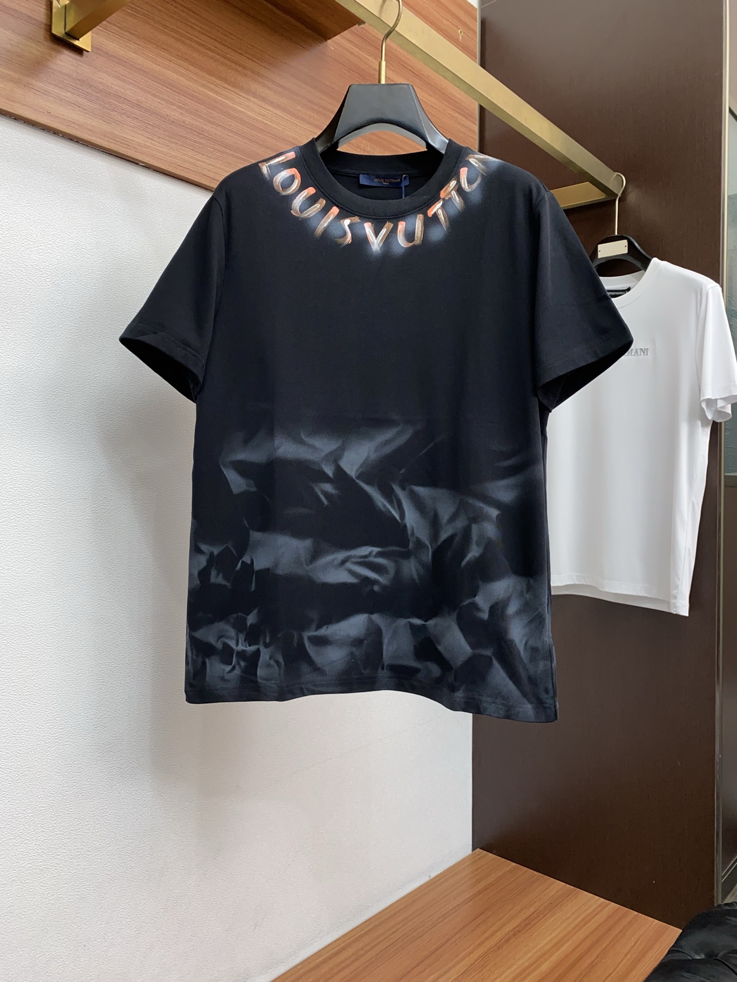 루이비통 2026SS 자수 코튼 라운드넥 반팔 티셔츠 남성 1586 Louis Vuitton T Shirt