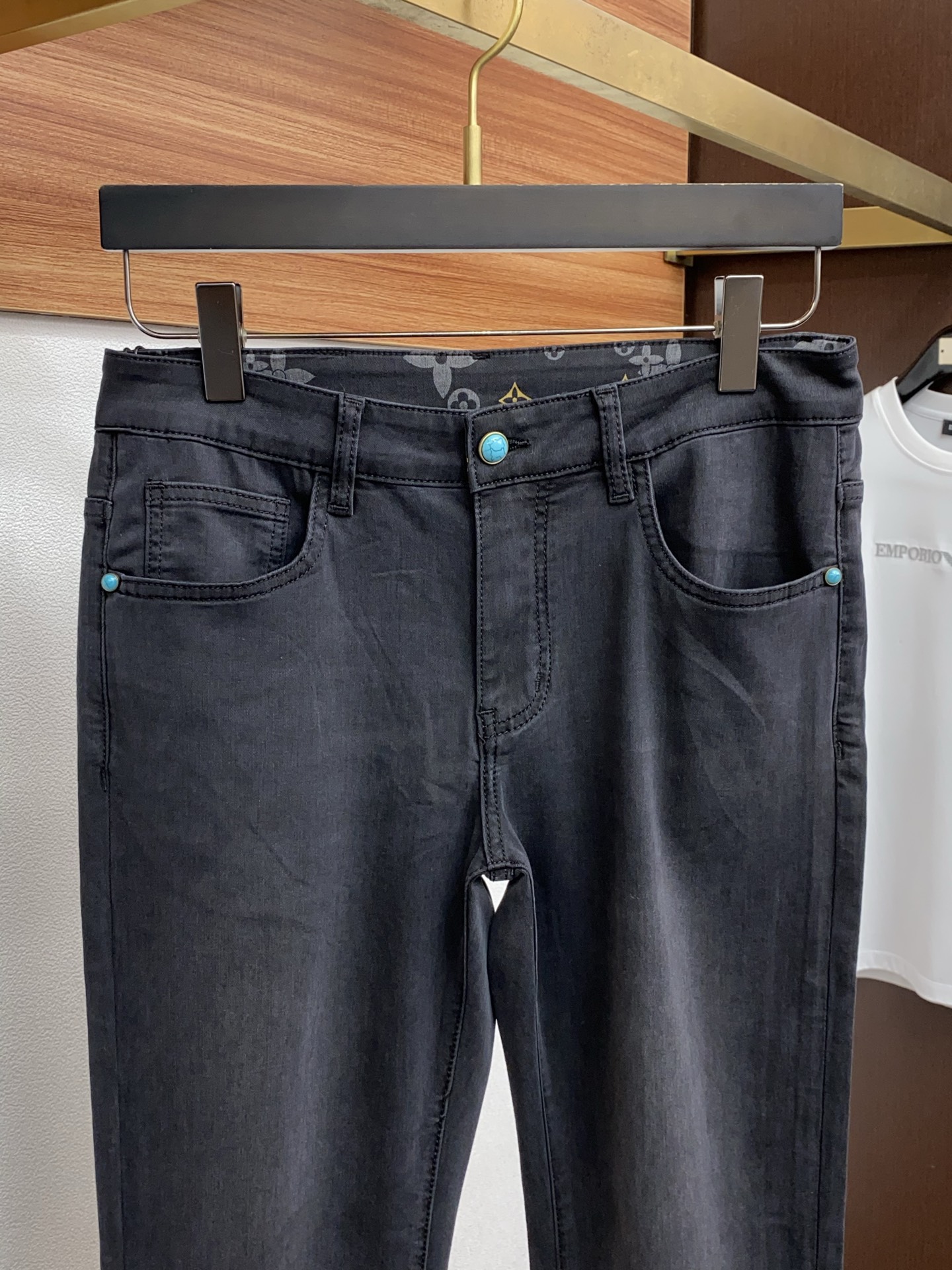 🌾 1v路易威登 高端定制、2026早春最新款牛仔裤 柜台同步发售 原版定制复刻 客供五金辅料 原单品质