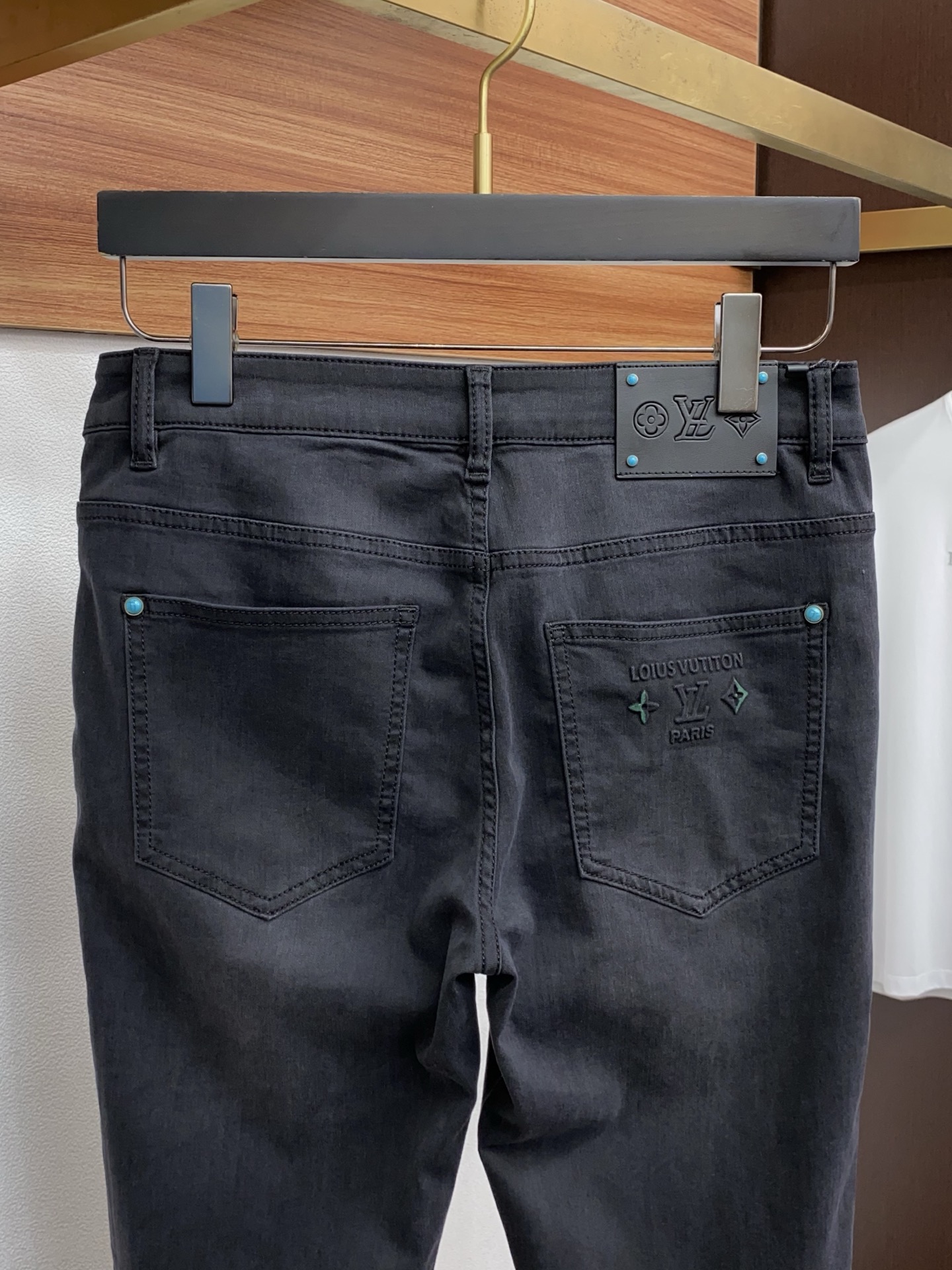 🌾 1v路易威登 高端定制、2026早春最新款牛仔裤 柜台同步发售 原版定制复刻 客供五金辅料 原单品质