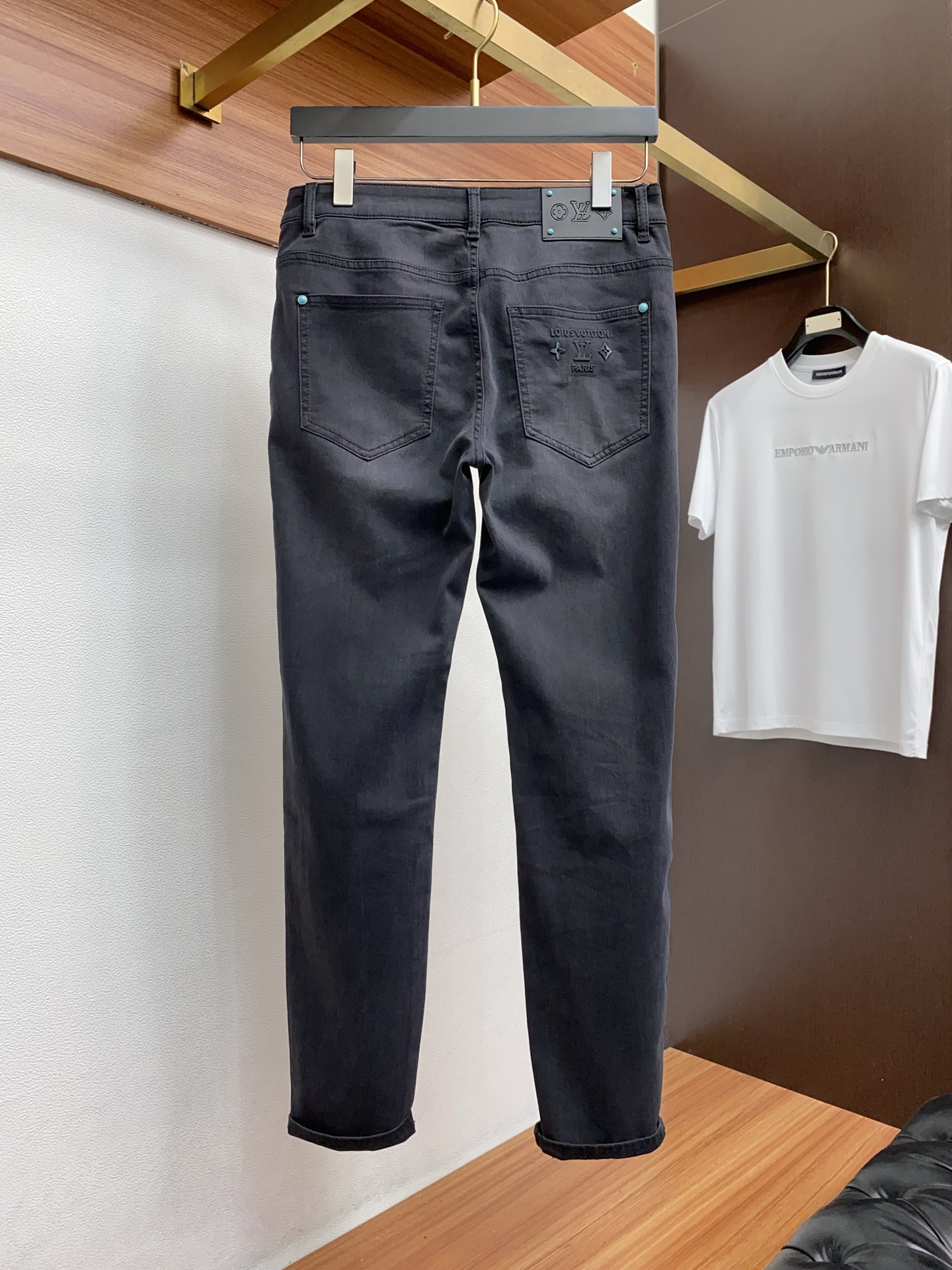 🌾 1v路易威登 高端定制、2026早春最新款牛仔裤 柜台同步发售 原版定制复刻 客供五金辅料 原单品质