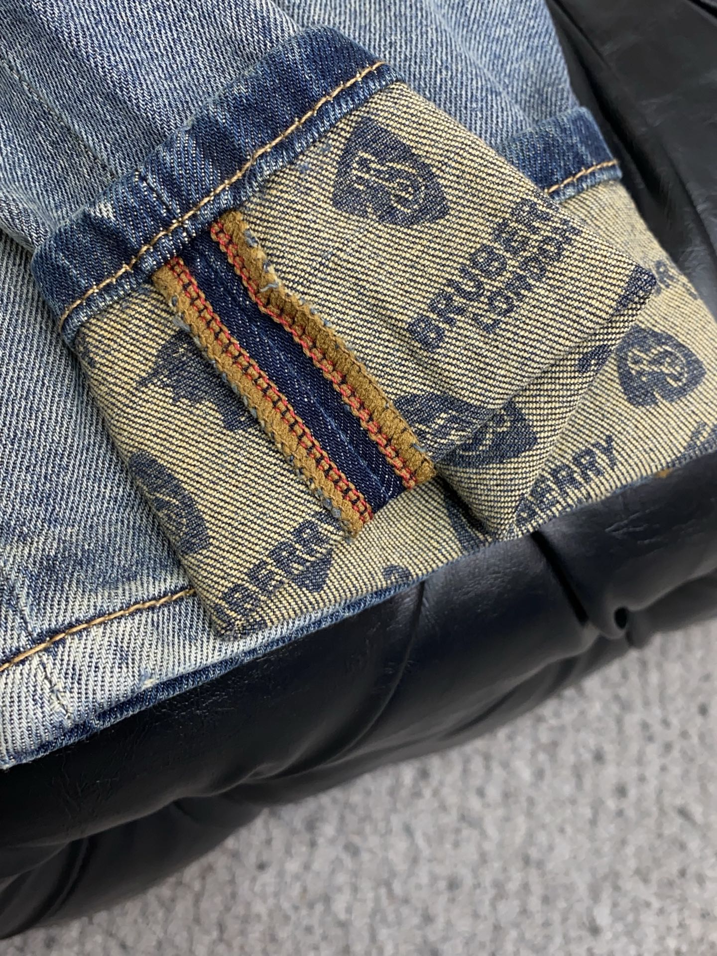 🌾 巴宝莉 高端定制、2026早春最新款牛仔裤 柜台同步发售 原版定制复刻 客供五金辅料 原单品质 进口