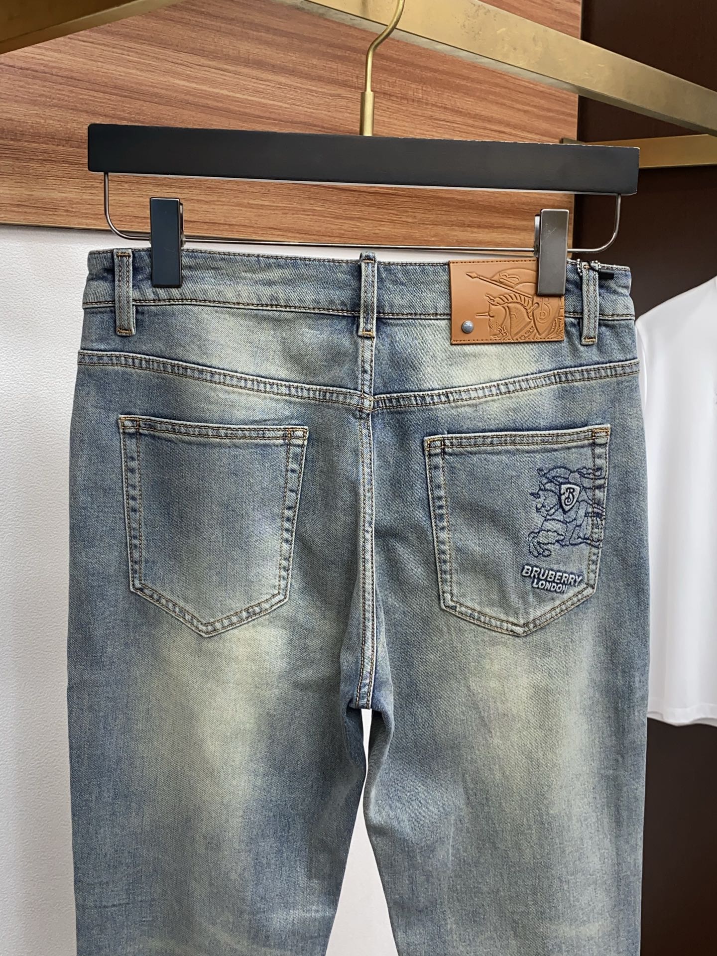 🌾 巴宝莉 高端定制、2026早春最新款牛仔裤 柜台同步发售 原版定制复刻 客供五金辅料 原单品质 进口