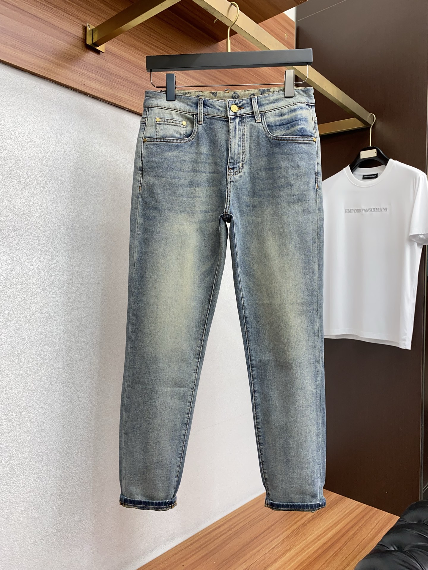 🌾 巴宝莉 高端定制、2026早春最新款牛仔裤 柜台同步发售 原版定制复刻 客供五金辅料 原单品质 进口