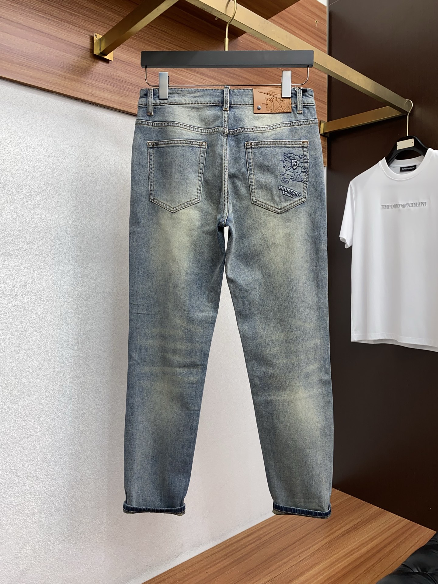 🌾 巴宝莉 高端定制、2026早春最新款牛仔裤 柜台同步发售 原版定制复刻 客供五金辅料 原单品质 进口