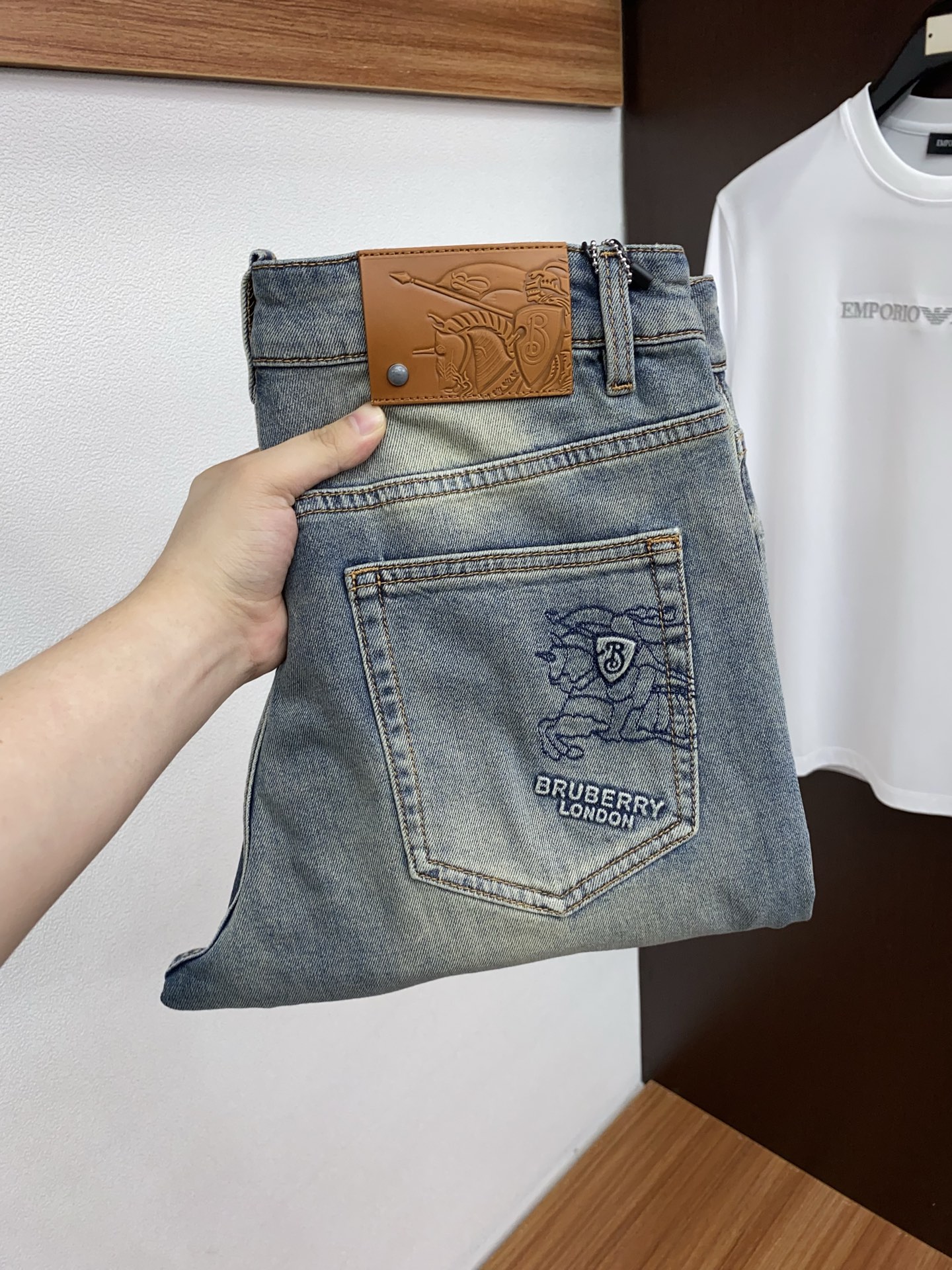 🌾 巴宝莉 高端定制、2026早春最新款牛仔裤 柜台同步发售 原版定制复刻 客供五金辅料 原单品质 进口