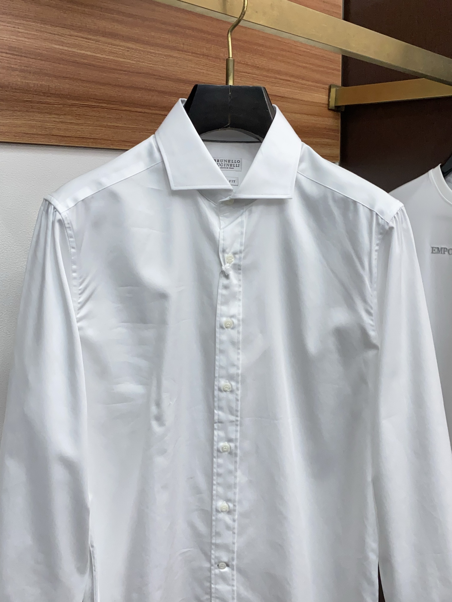 BC 高端男士长袖衬衫，在追求品质与风格的同时品牌以其卓越的工艺和独特的设计理念，再次引领潮流前沿。这款