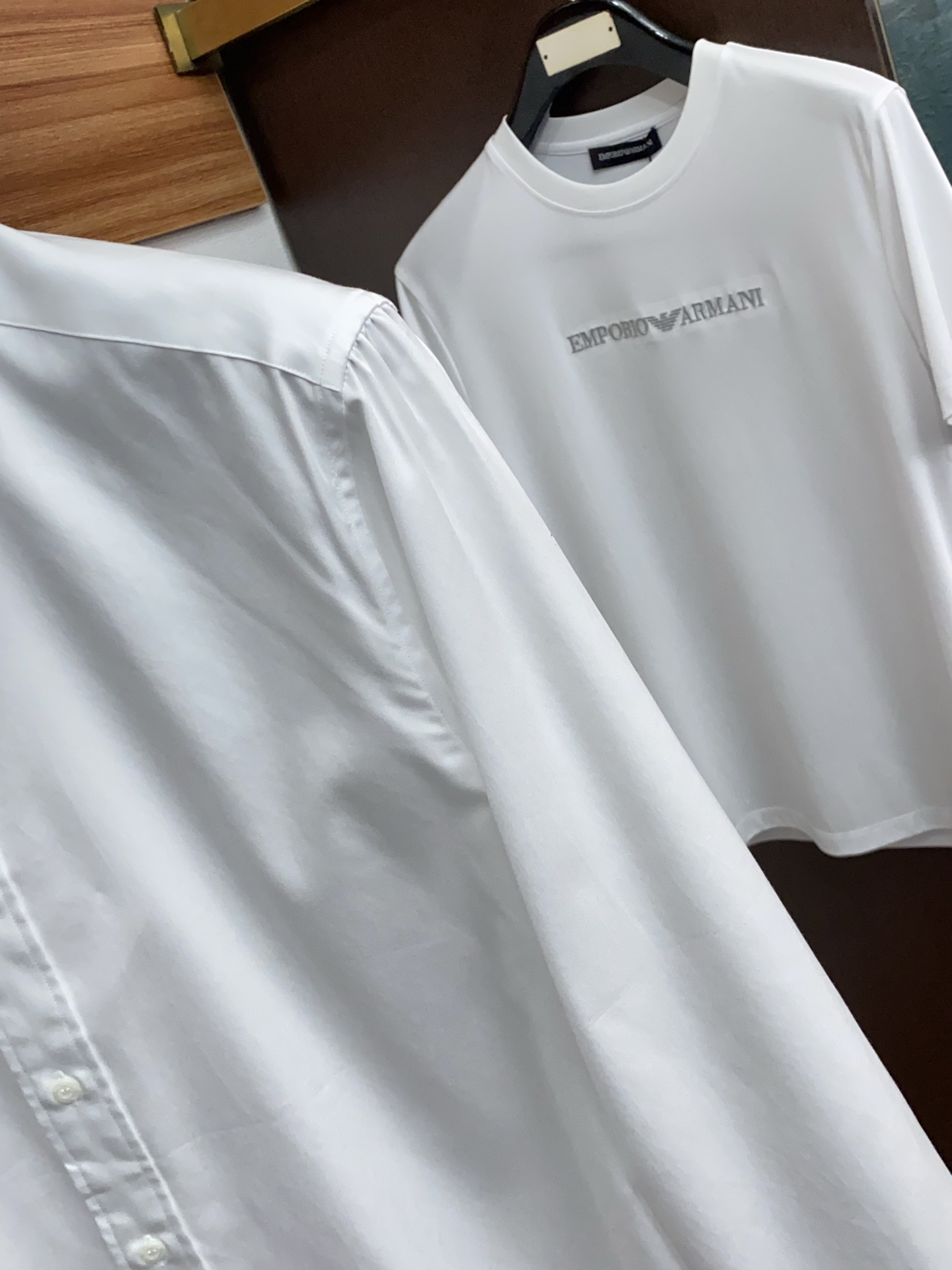 BC 高端男士长袖衬衫，在追求品质与风格的同时品牌以其卓越的工艺和独特的设计理念，再次引领潮流前沿。这款