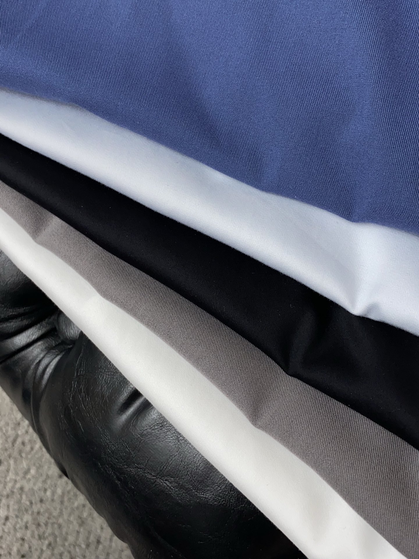 BC 高端男士长袖衬衫，在追求品质与风格的同时品牌以其卓越的工艺和独特的设计理念，再次引领潮流前沿。这款