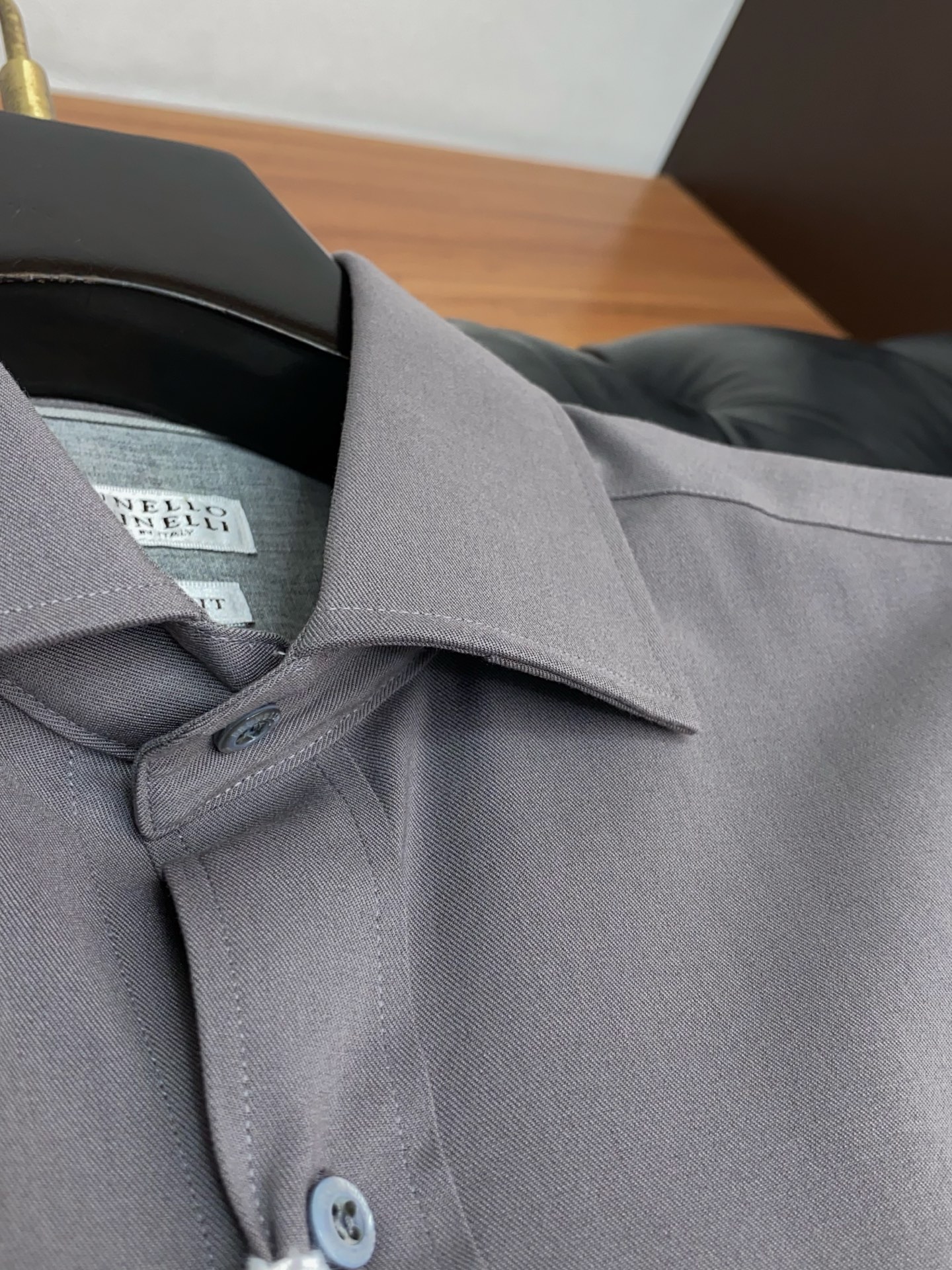 BC 高端男士长袖衬衫，在追求品质与风格的同时品牌以其卓越的工艺和独特的设计理念，再次引领潮流前沿。这款