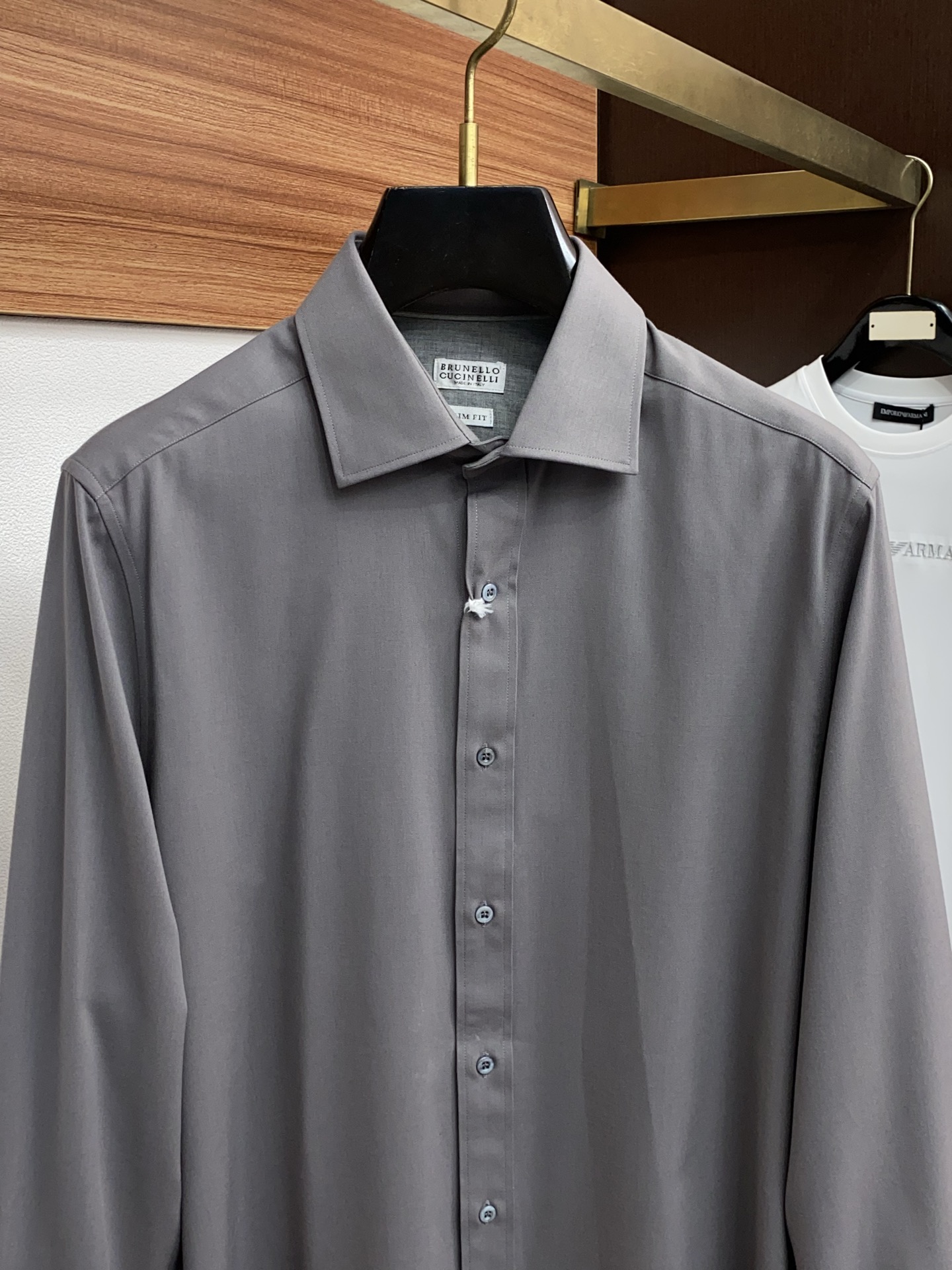 BC 高端男士长袖衬衫，在追求品质与风格的同时品牌以其卓越的工艺和独特的设计理念，再次引领潮流前沿。这款