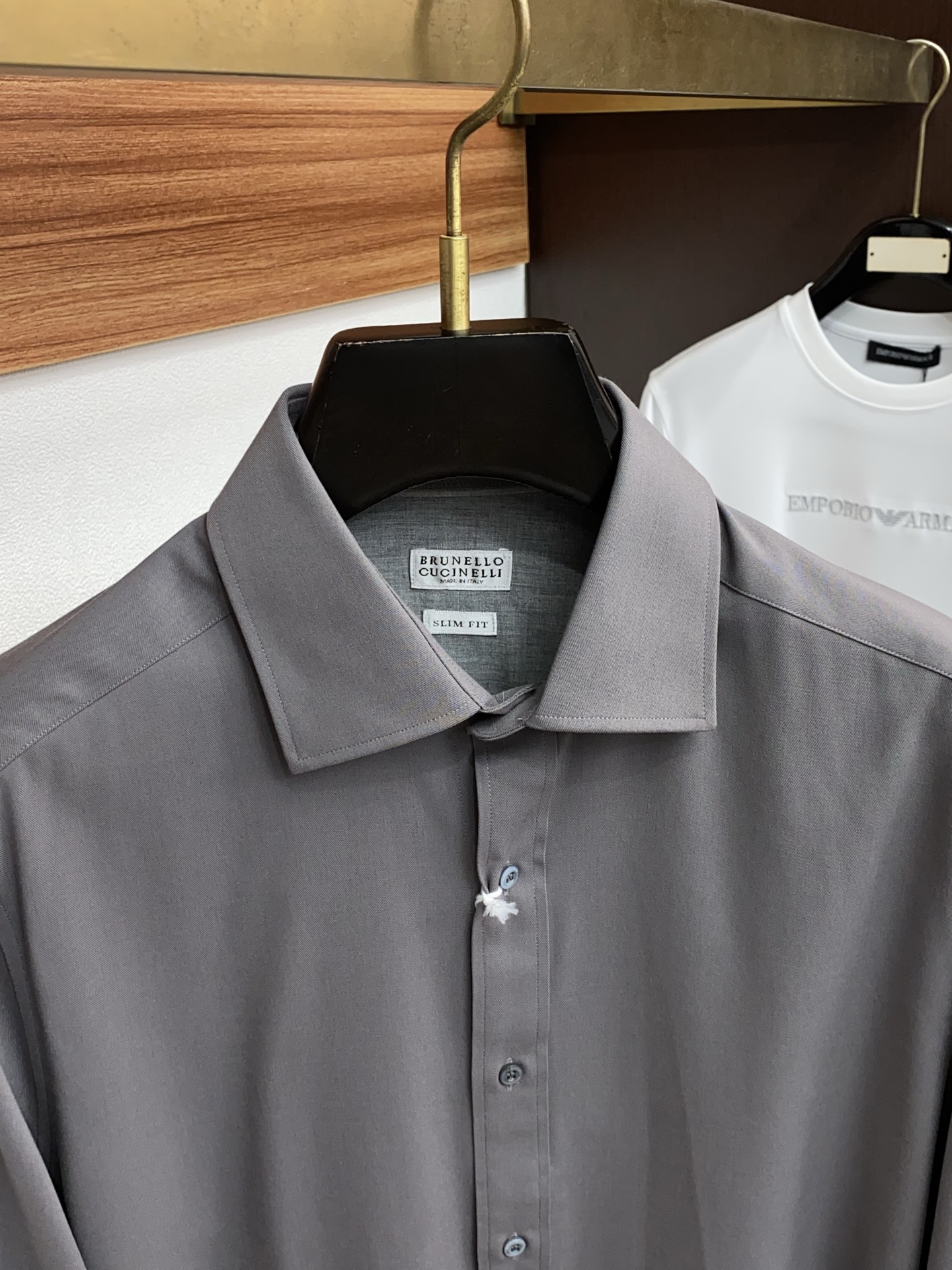 BC 高端男士长袖衬衫，在追求品质与风格的同时品牌以其卓越的工艺和独特的设计理念，再次引领潮流前沿。这款