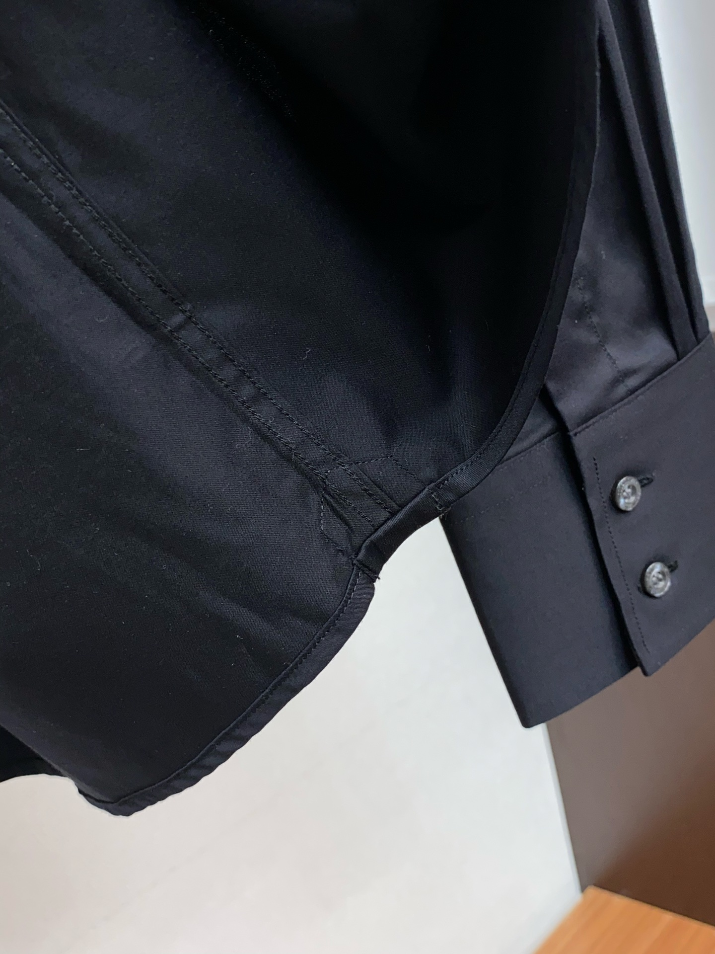 BC 高端男士长袖衬衫，在追求品质与风格的同时品牌以其卓越的工艺和独特的设计理念，再次引领潮流前沿。这款