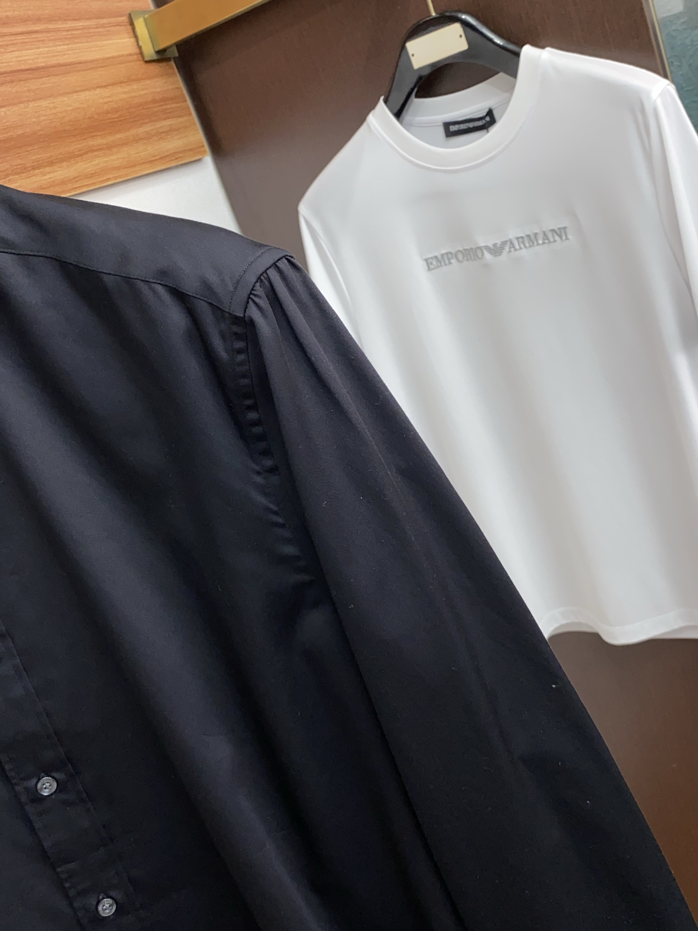 BC 高端男士长袖衬衫，在追求品质与风格的同时品牌以其卓越的工艺和独特的设计理念，再次引领潮流前沿。这款