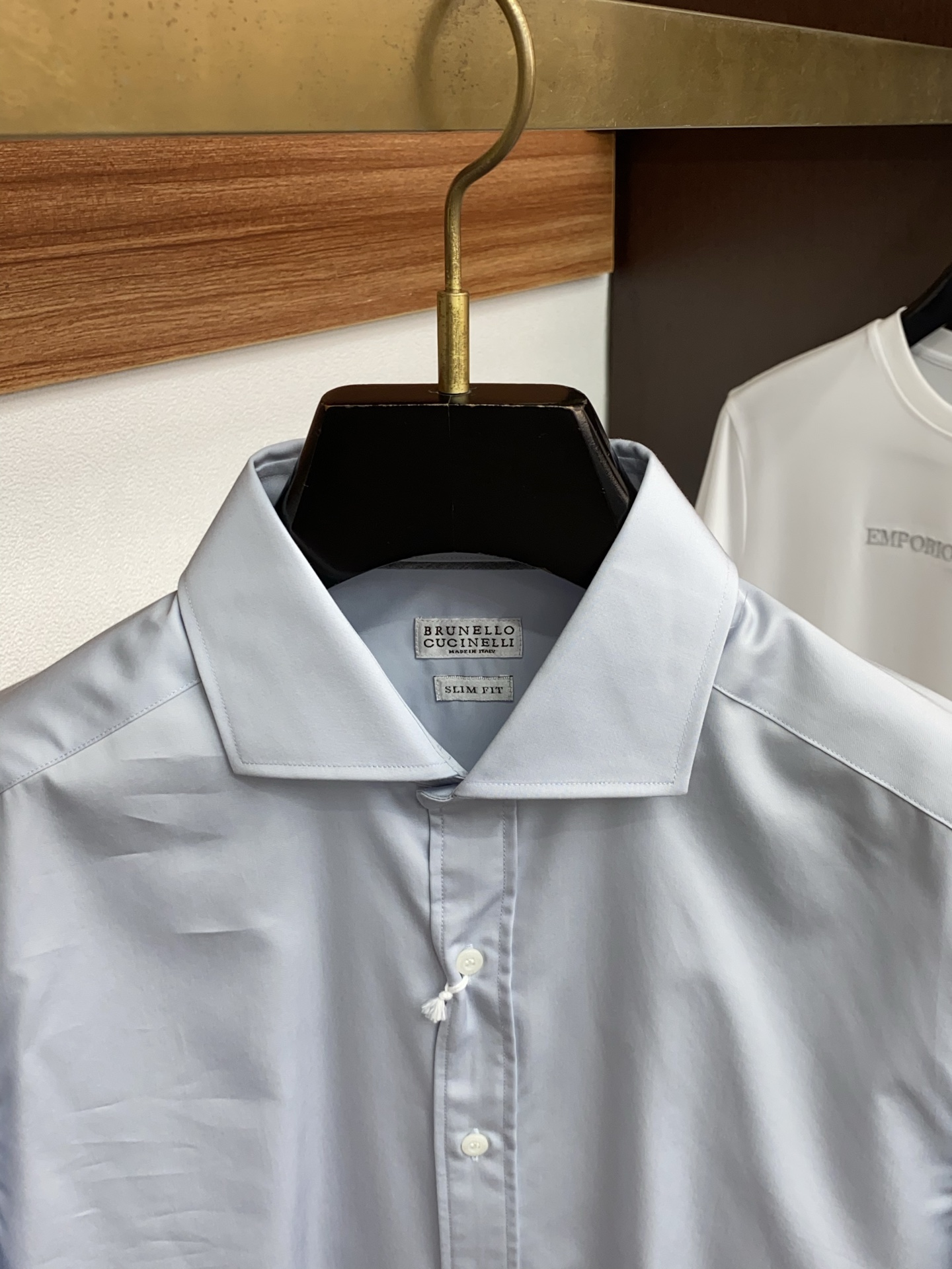 BC 高端男士长袖衬衫，在追求品质与风格的同时品牌以其卓越的工艺和独特的设计理念，再次引领潮流前沿。这款