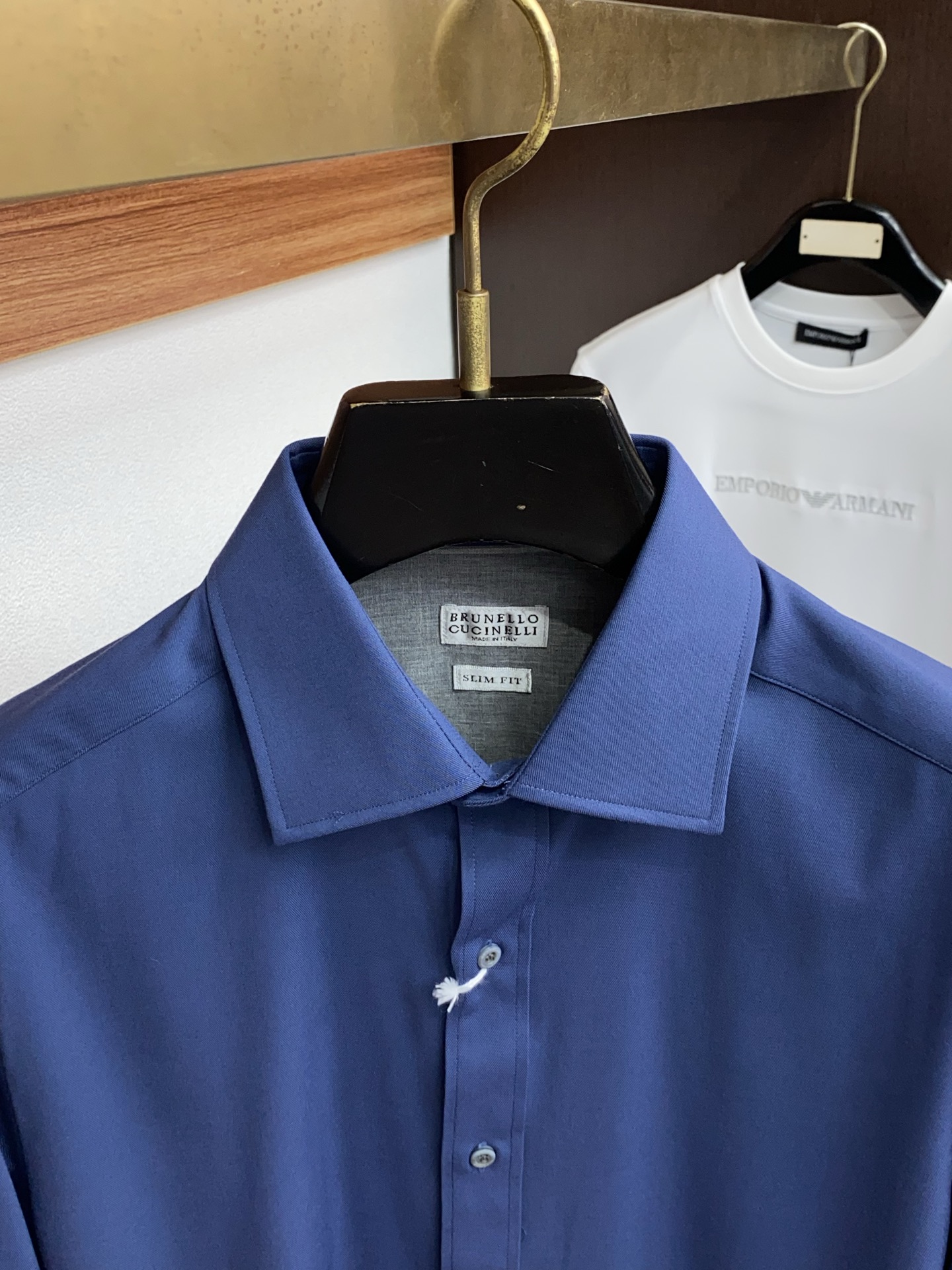 BC 高端男士长袖衬衫，在追求品质与风格的同时品牌以其卓越的工艺和独特的设计理念，再次引领潮流前沿。这款