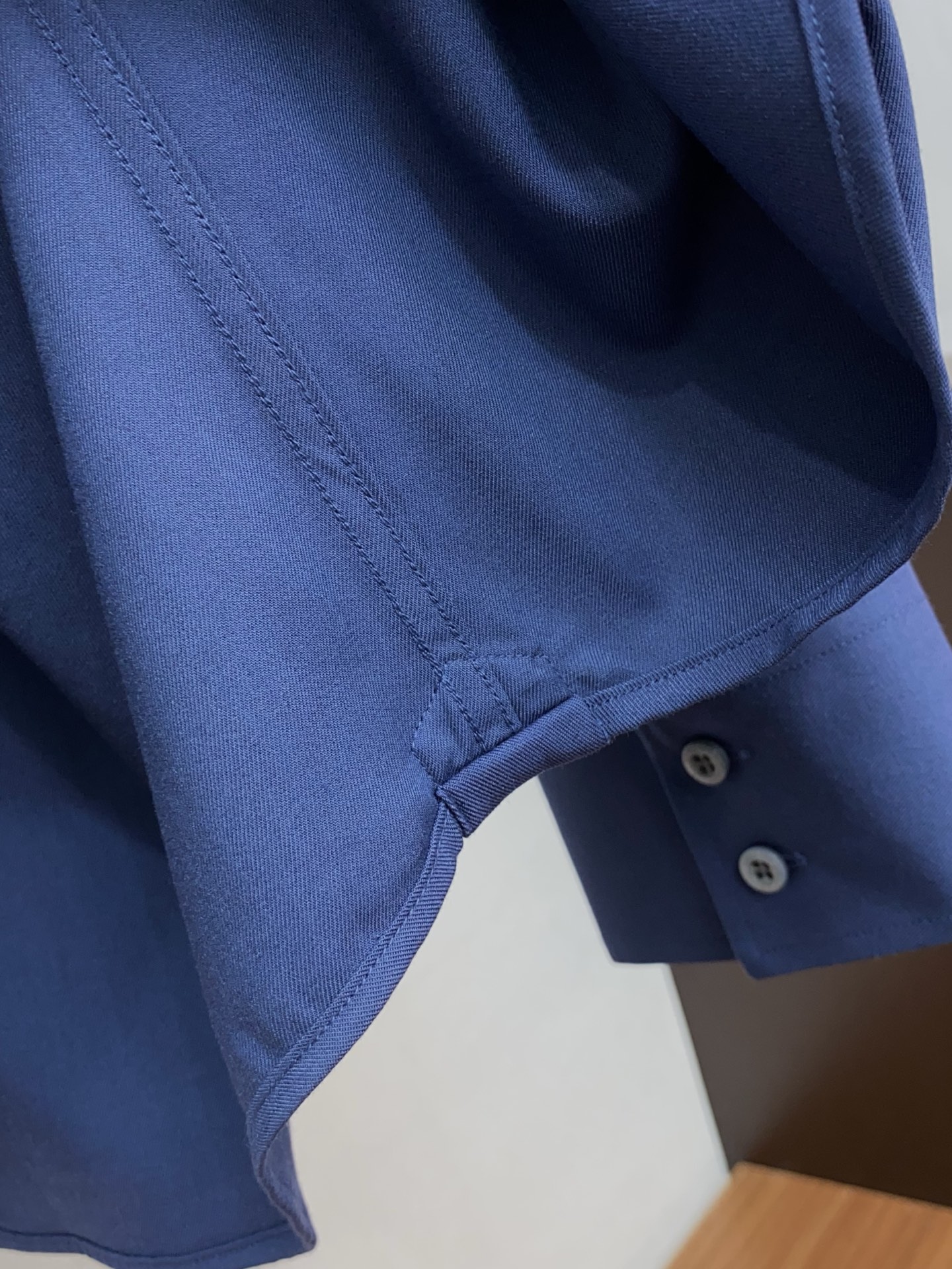 BC 高端男士长袖衬衫，在追求品质与风格的同时品牌以其卓越的工艺和独特的设计理念，再次引领潮流前沿。这款