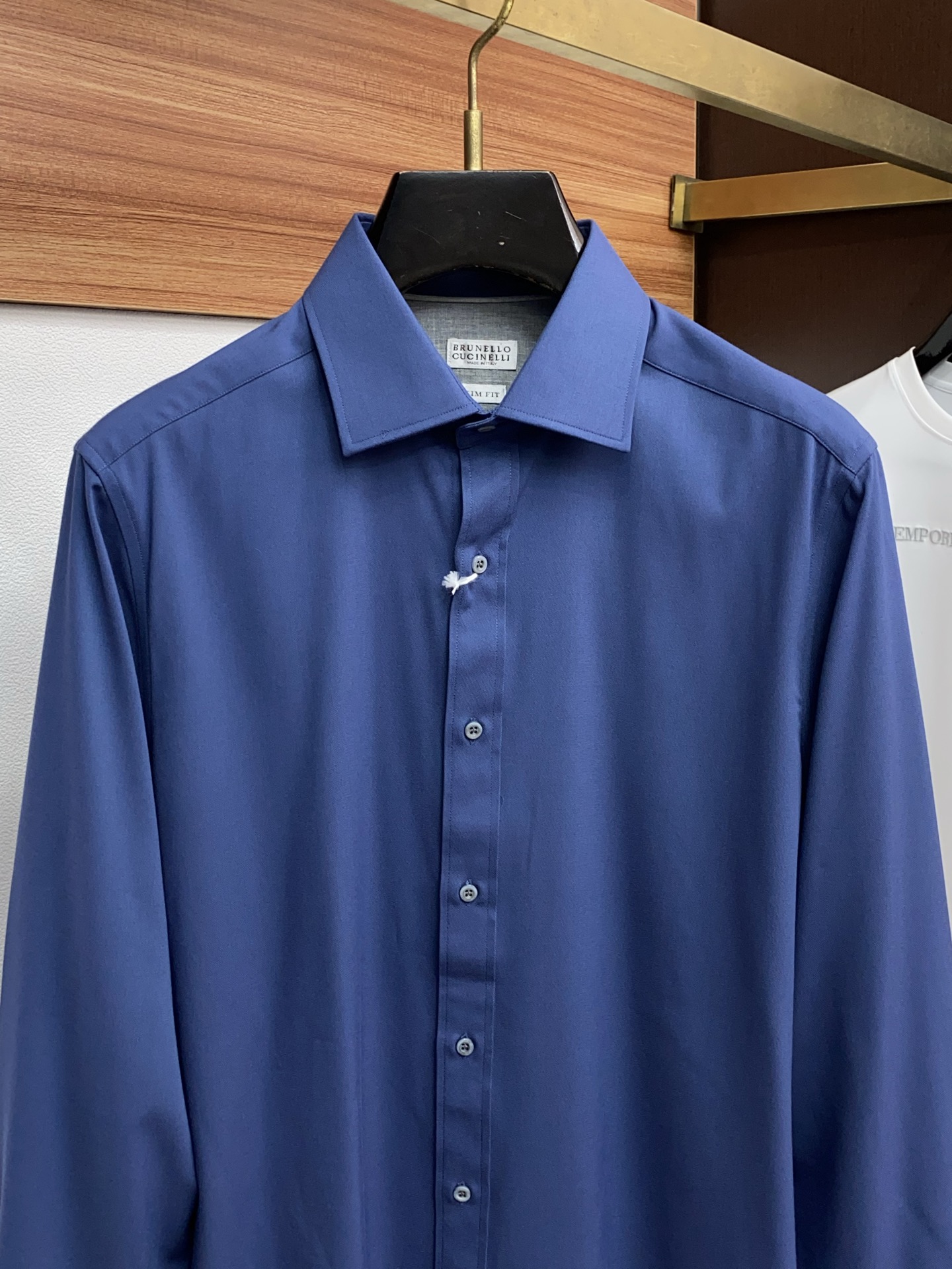 BC 高端男士长袖衬衫，在追求品质与风格的同时品牌以其卓越的工艺和独特的设计理念，再次引领潮流前沿。这款