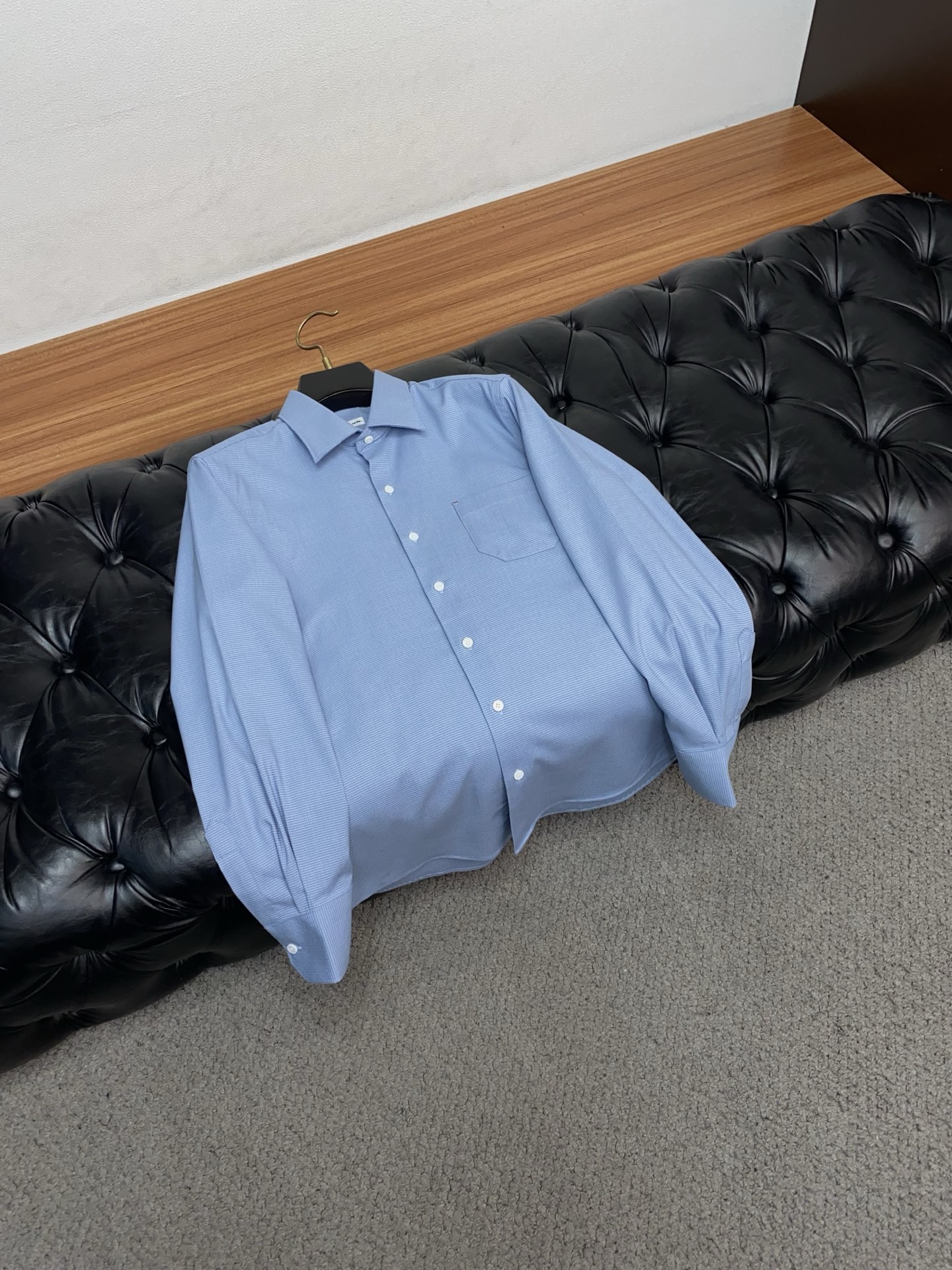 kiton 高端男士长袖衬衫，在追求品质与风格的同时品牌以其卓越的工艺和独特的设计理念，再次引领潮流前沿