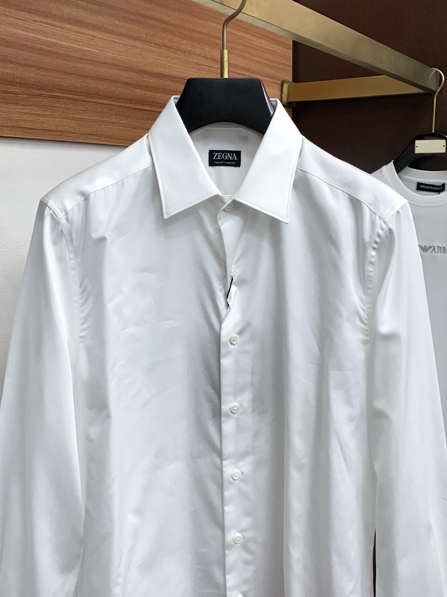 杰尼亚 高端男士长袖衬衫，在追求品质与风格的同时品牌以其卓越的工艺和独特的设计理念，再次引领潮流前沿。这